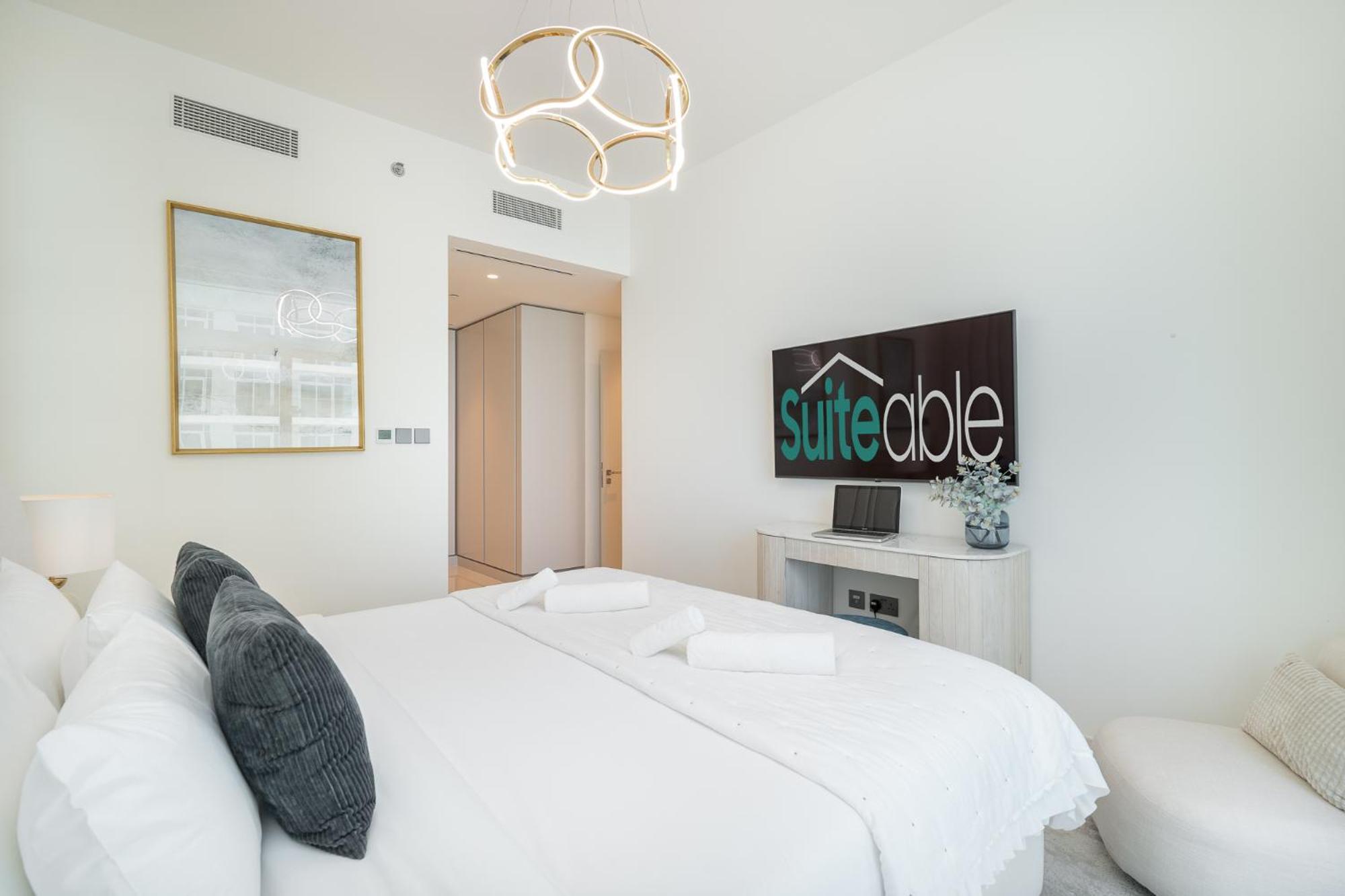 Elegant Seaside Living 3-bedroom Emaar Beachfront By Suiteable Apartment