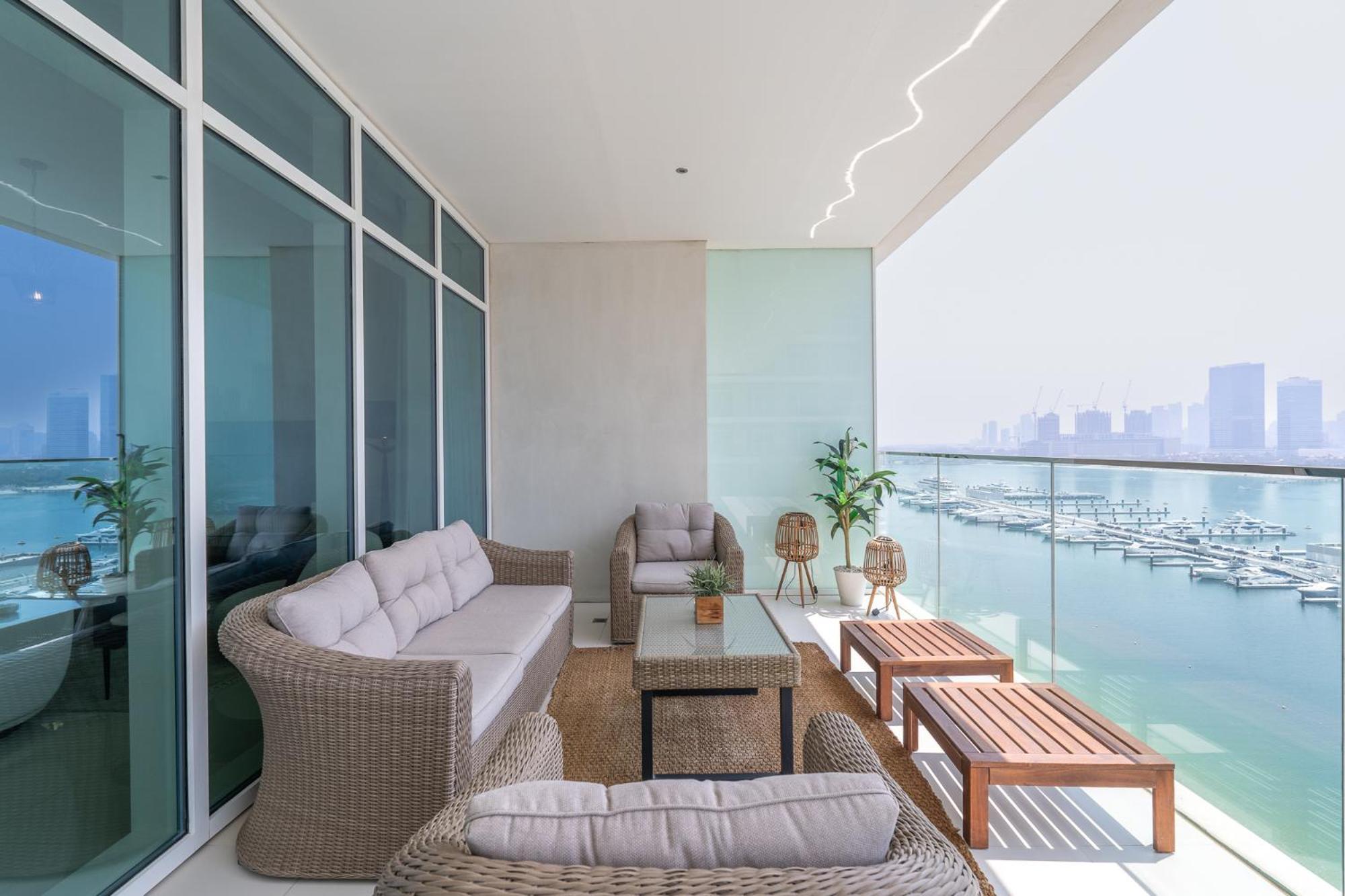 Elegant Seaside Living 3-bedroom Emaar Beachfront By Suiteable Dubai