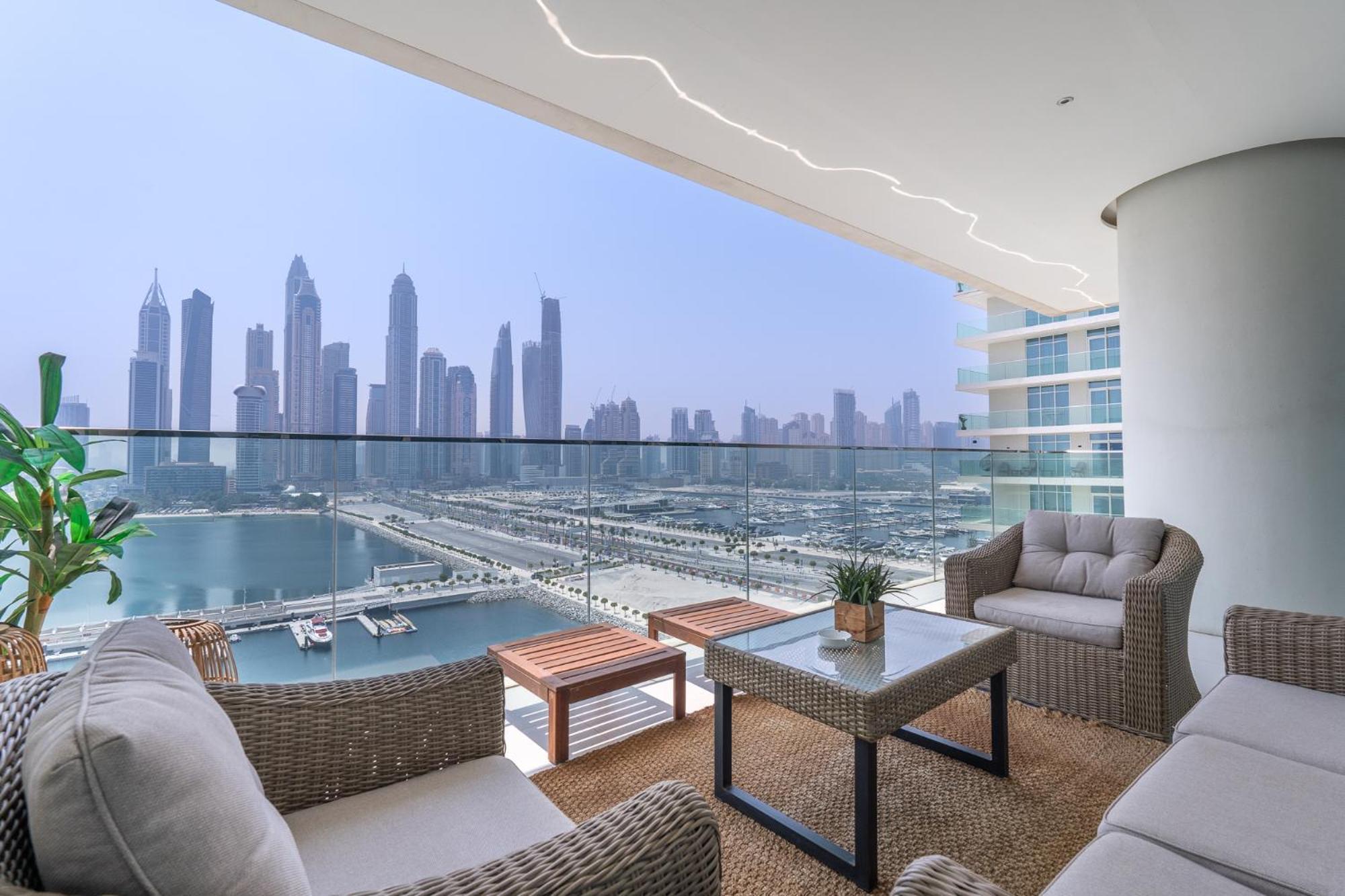 Elegant Seaside Living 3-bedroom Emaar Beachfront By Suiteable Apartment