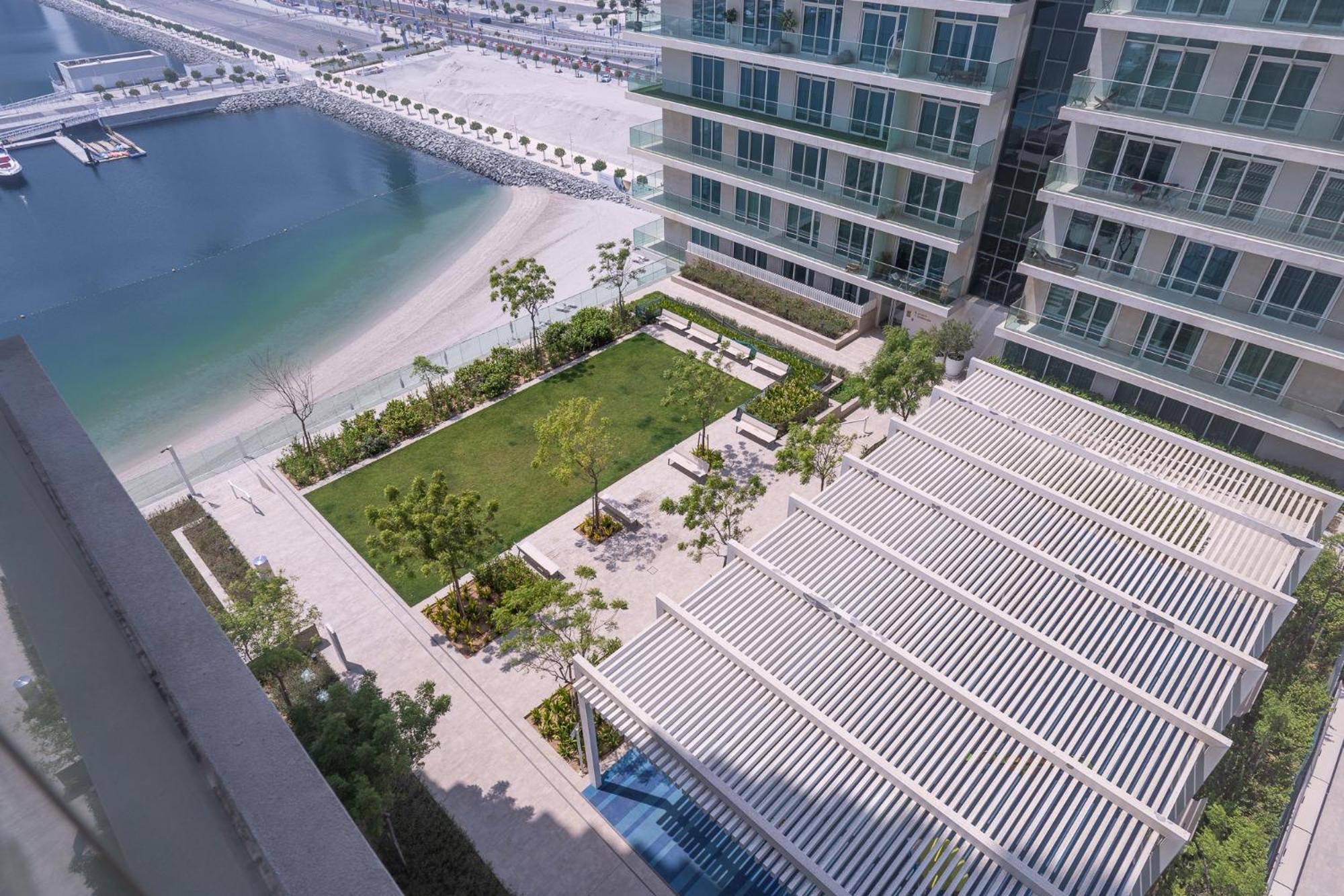Apartment Elegant Seaside Living 3-bedroom Emaar Beachfront By Suiteable