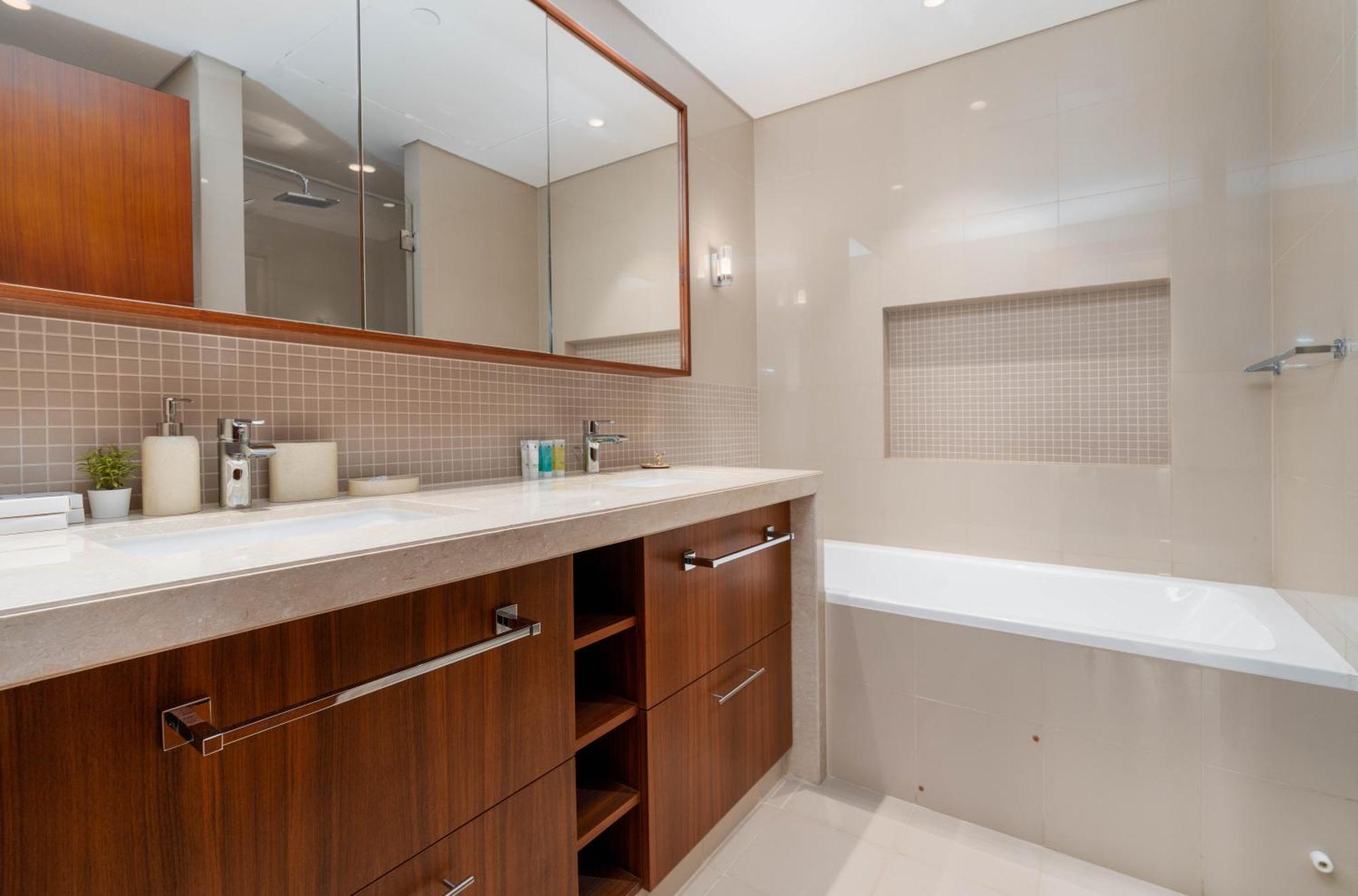 Lux Apt-burj View Opp. Dxb Mall Apartment *