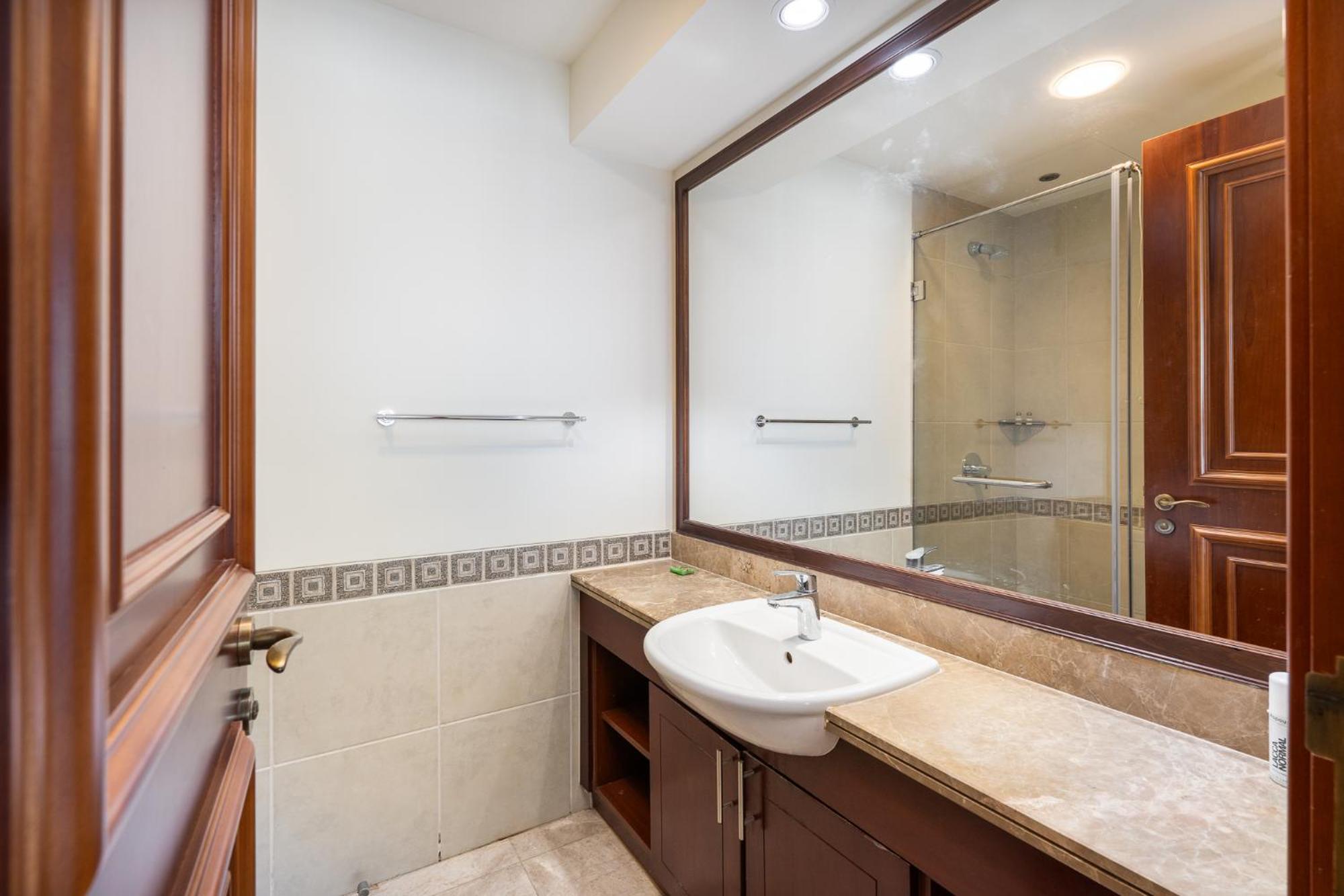 Daniels Sea View 2br In Fairmont The Palm Apartment *