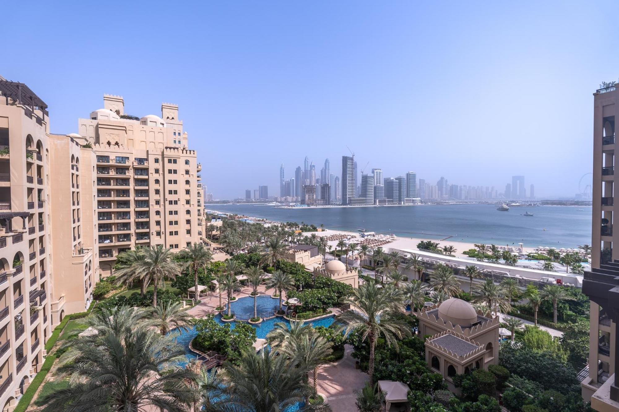 Daniels Sea View 2br In Fairmont The Palm Dubai