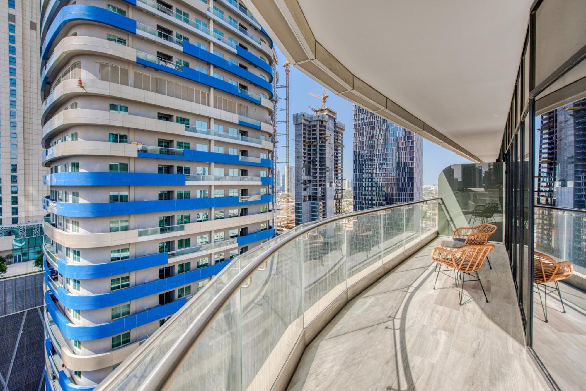 Apartment Rh- Downtown Oasis, Spacious 01 Bedroom In Downtown Near Mall *