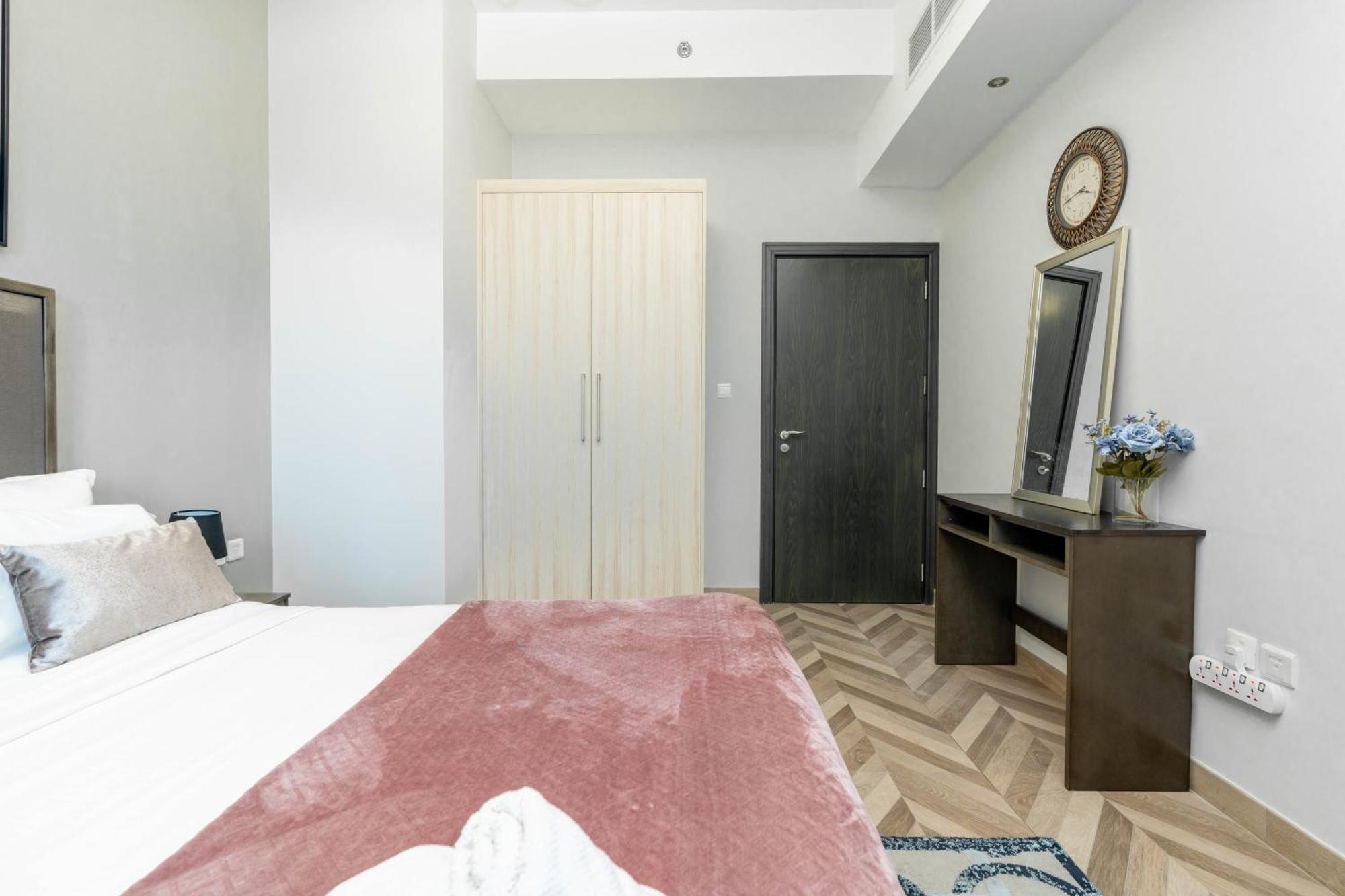 White Sage - Elite Business Bay Apartment Dubai
