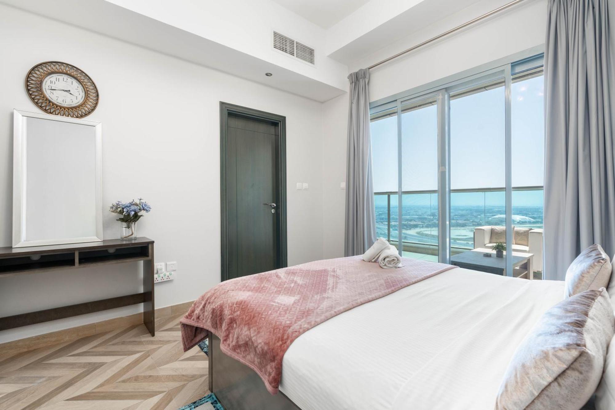 White Sage - Elite Business Bay Apartment *