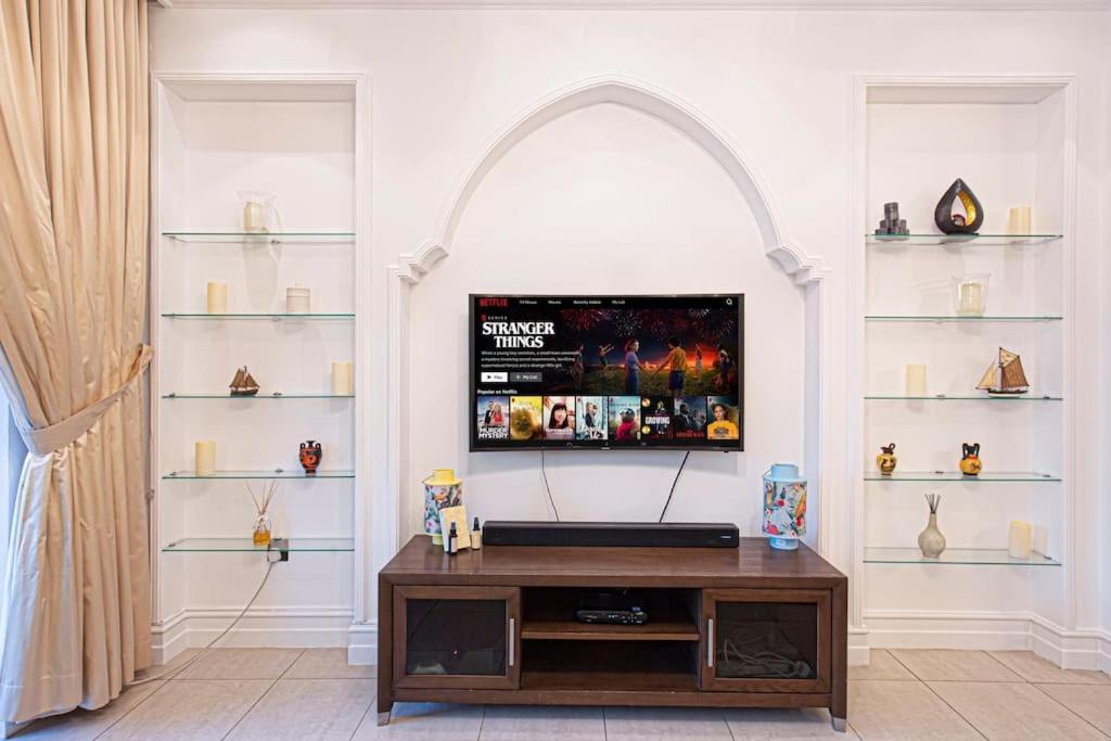 Tranquil Oasis- 2bedroom, Connected To Mall Dubai