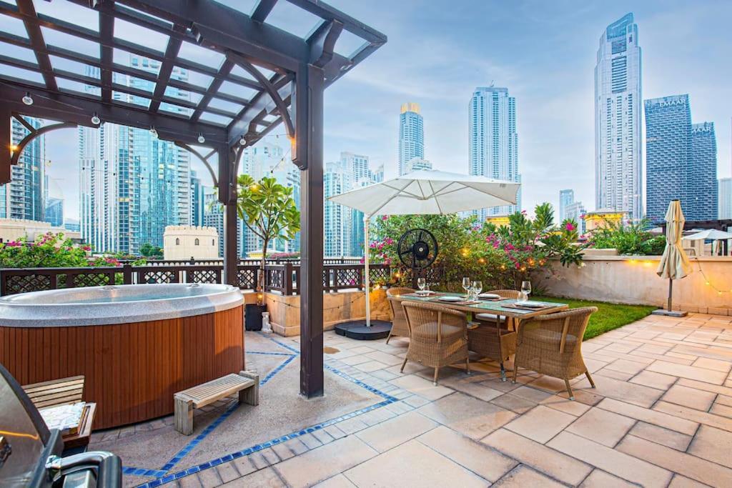 Tranquil Oasis- 2bedroom, Connected To Mall Apartment
