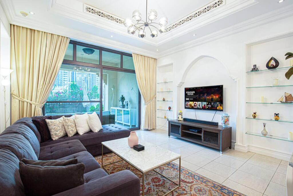 Tranquil Oasis- 2bedroom, Connected To Mall * Dubai