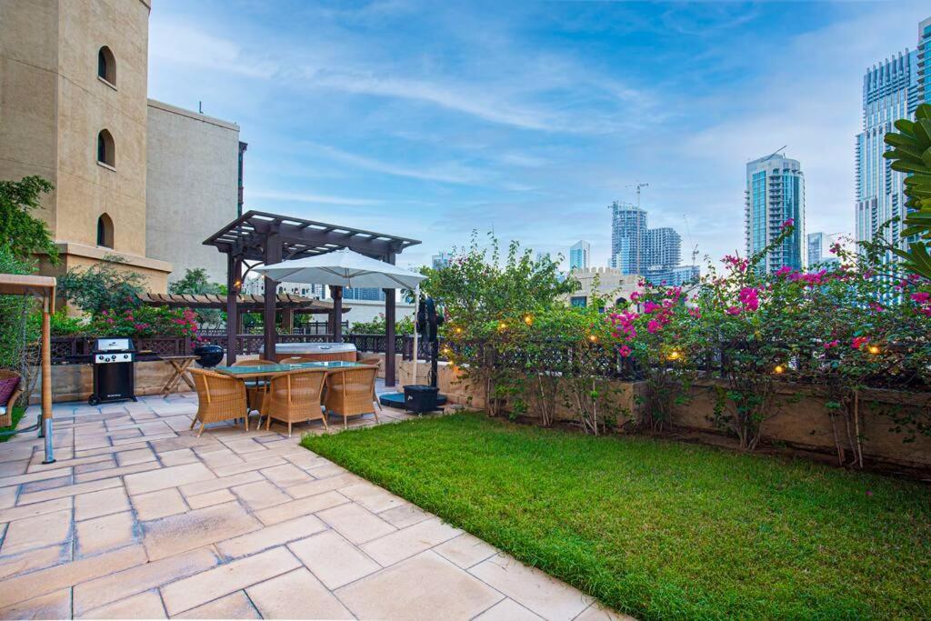 Tranquil Oasis- 2bedroom, Connected To Mall Apartment Dubai