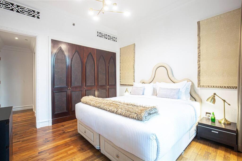 Tranquil Oasis- 2bedroom, Connected To Mall Apartment