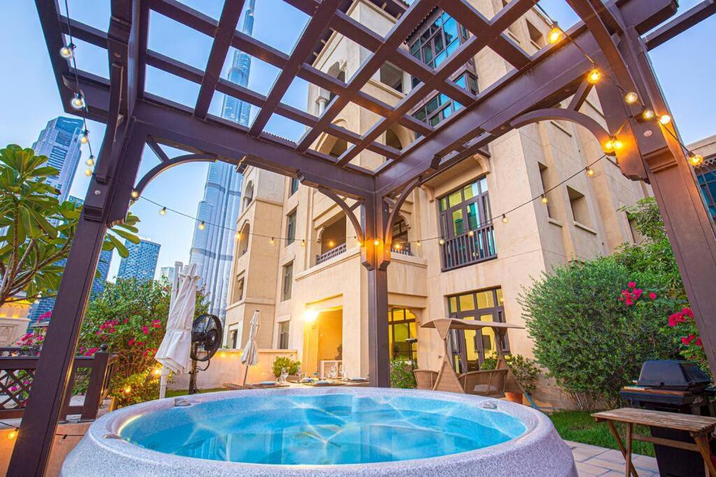 Tranquil Oasis- 2bedroom, Connected To Mall Apartment *