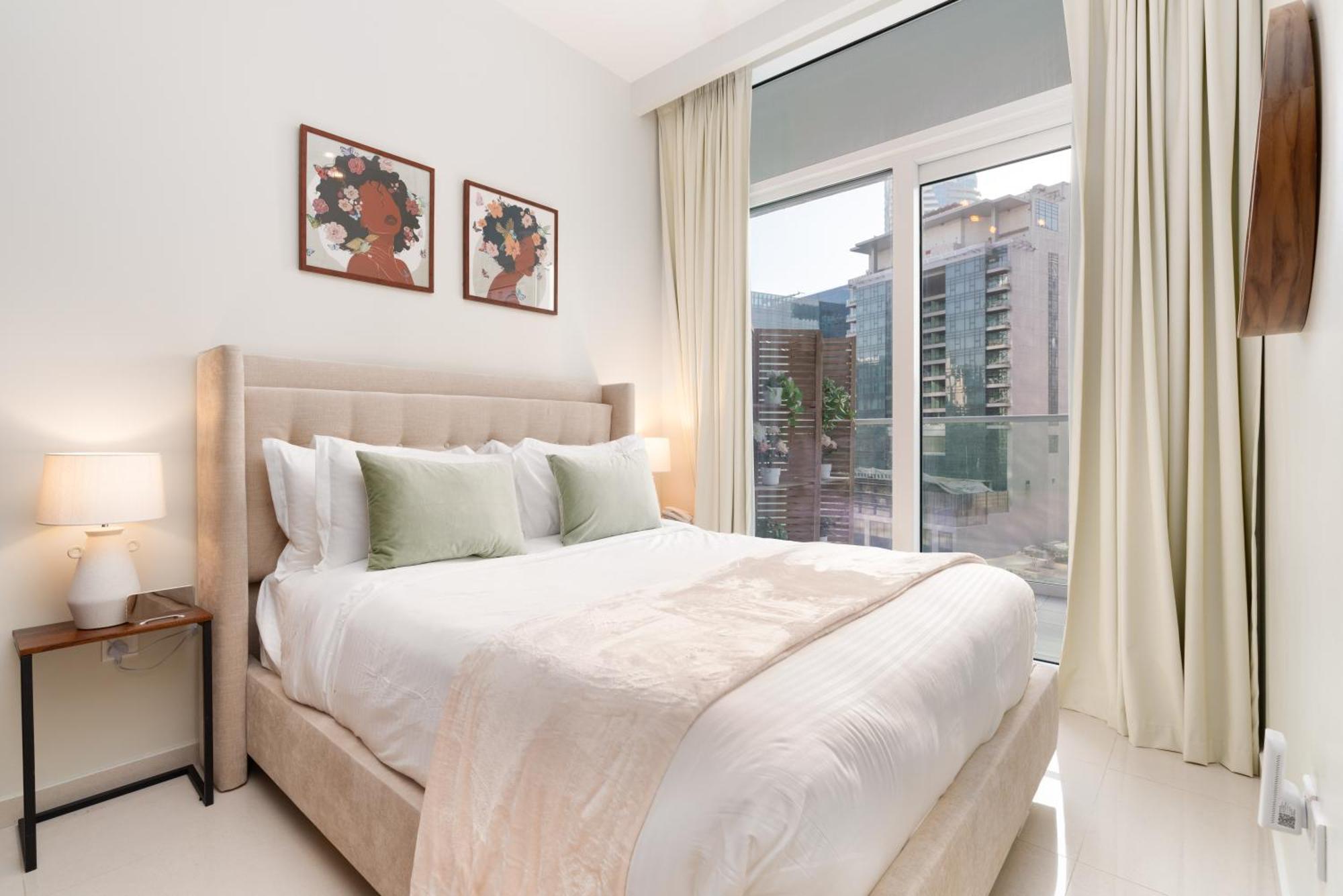 Ultimate / Big Terrace / Brand New / Business Bay / 4 People Dubai