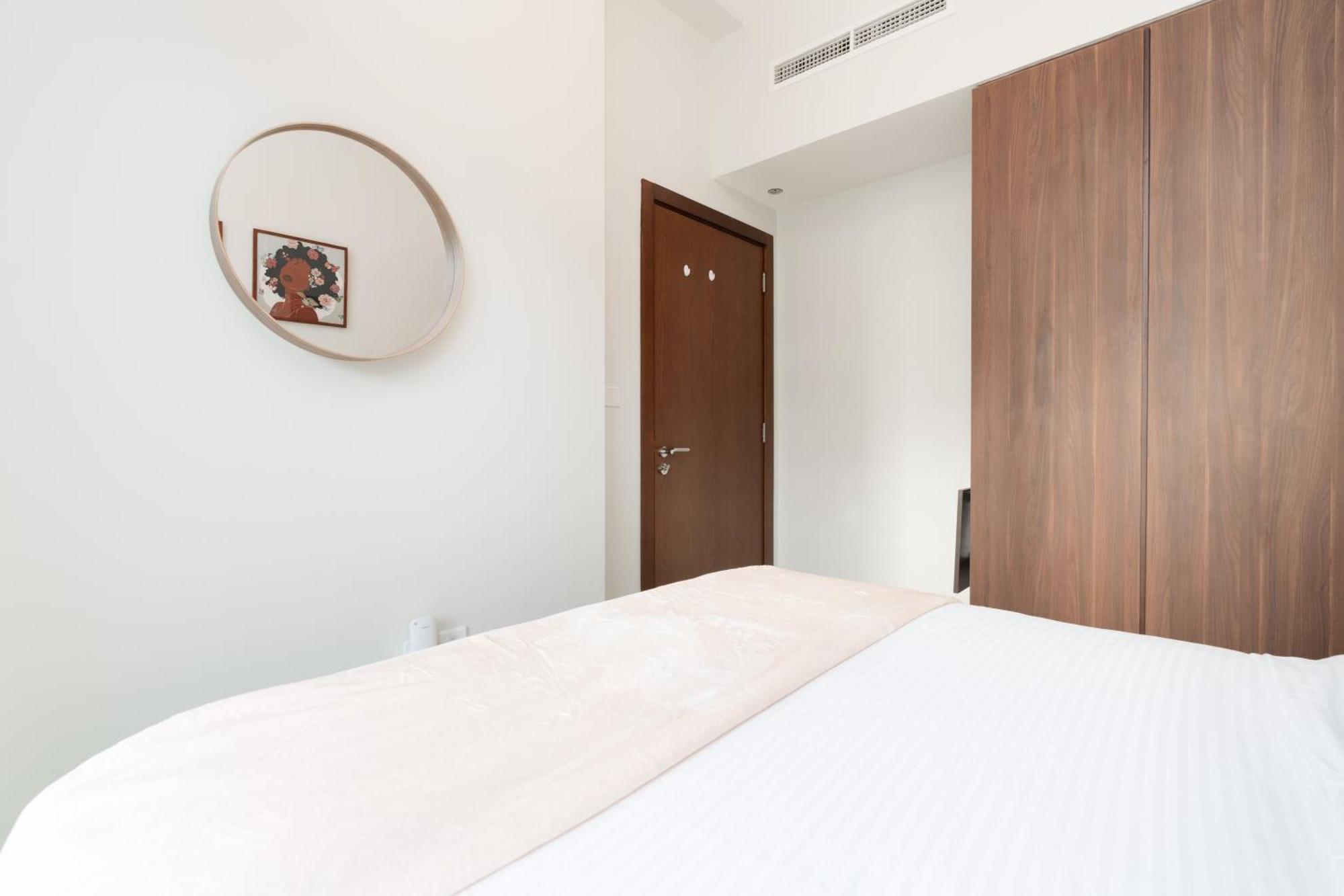 Apartment Ultimate / Big Terrace / Brand New / Business Bay / 4 People