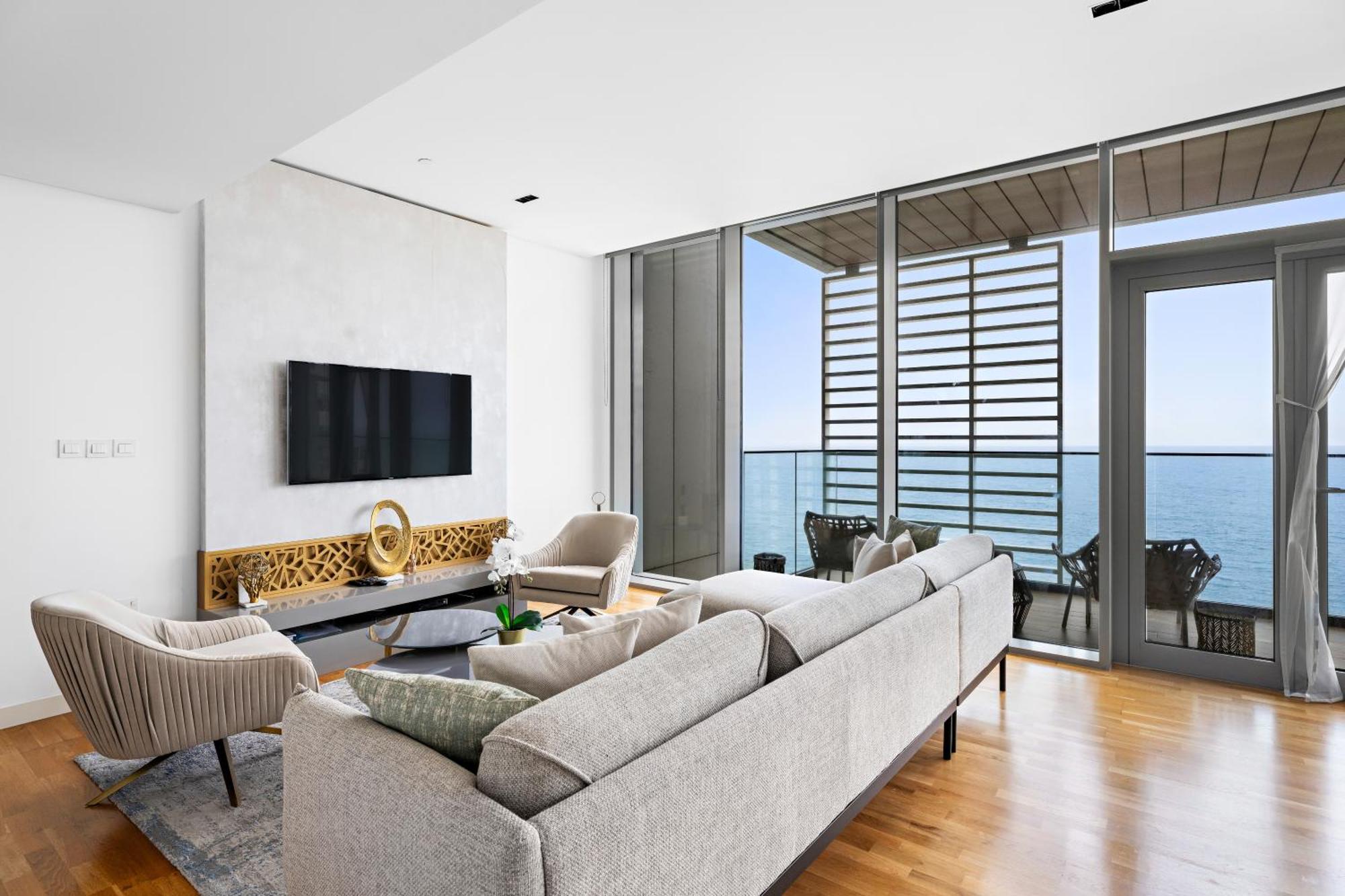 New 2 Bedroom In Bluewaters With Direct Sea View Apartment
