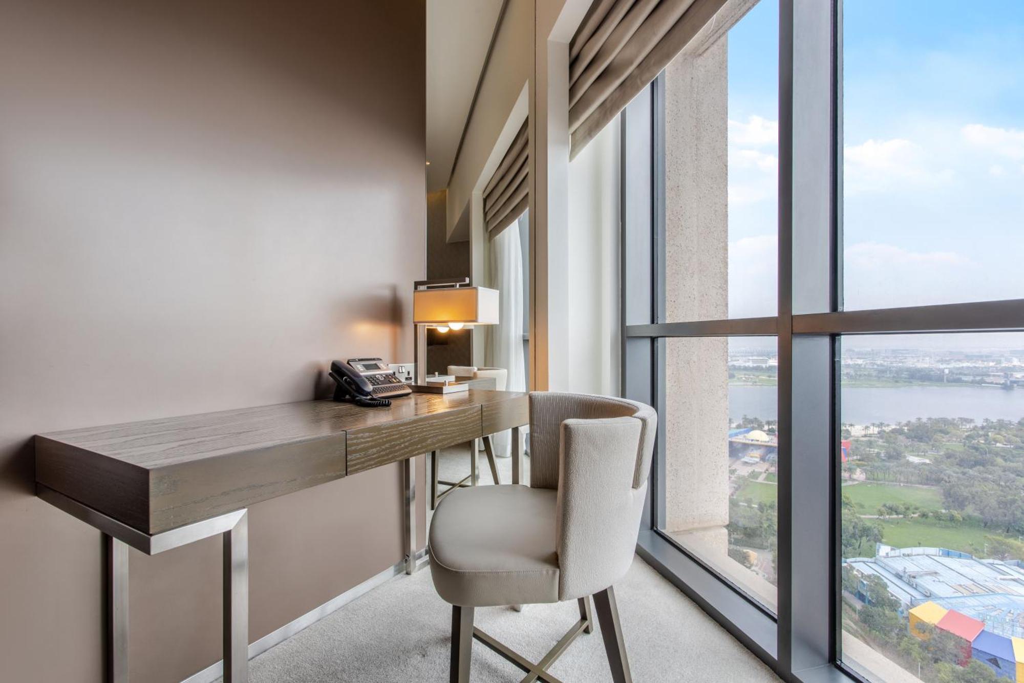 Apartment Spacious Studio In Hyatt Regency Creek Heights By The S Dubai