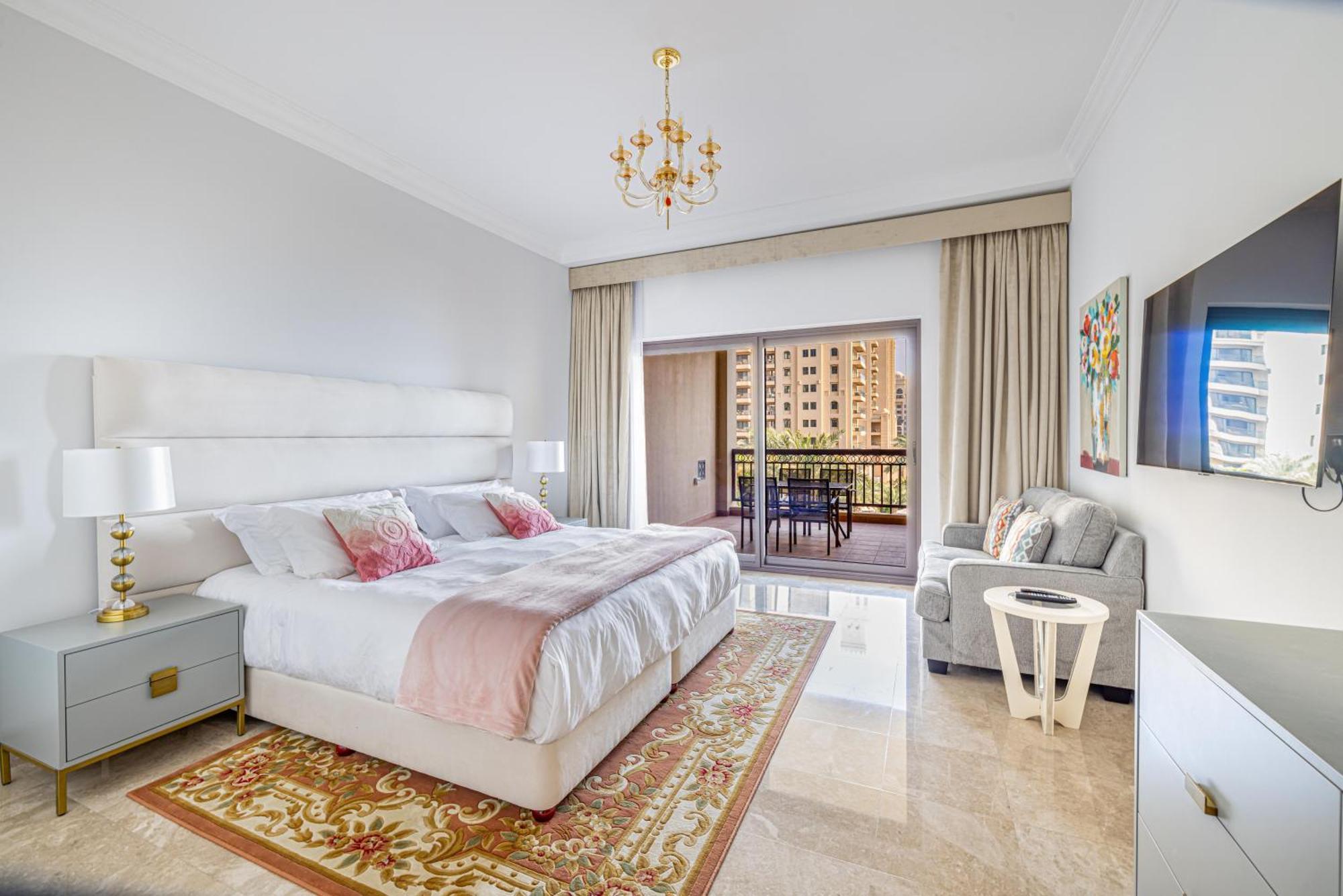 Fairmont North 2br Balcony Sea View Apartment *