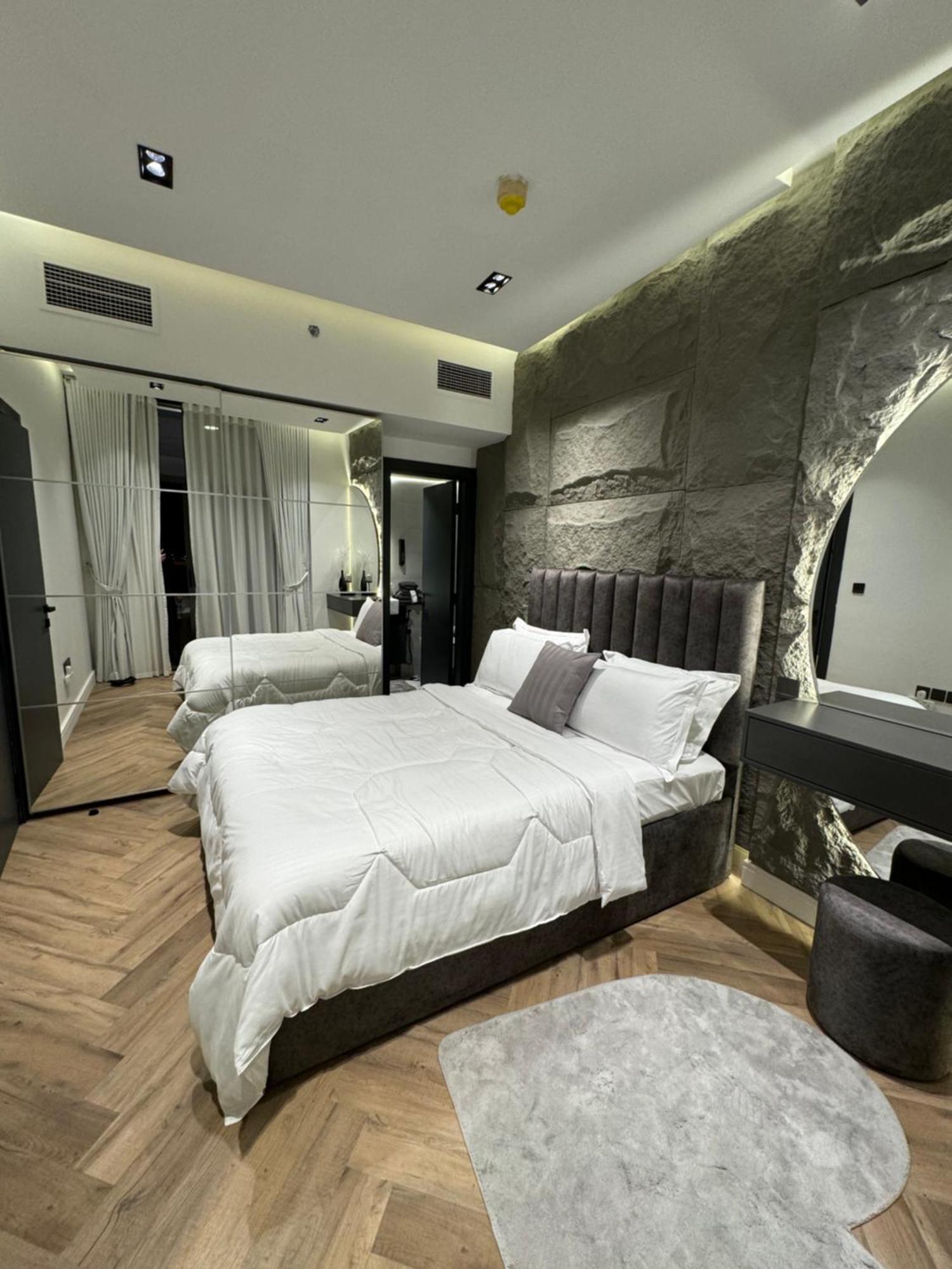 Luxury 1bedrom Binghatti Avenue *