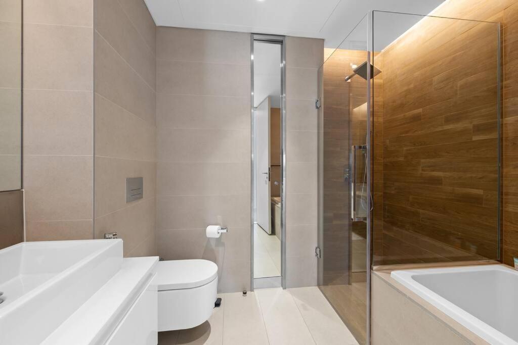 Bluewater's Bay 2br-maid -fantastic Sea View -spacious Layout *