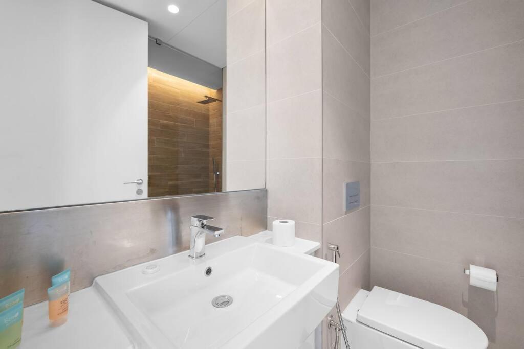Bluewater's Bay 2br-maid -fantastic Sea View -spacious Layout