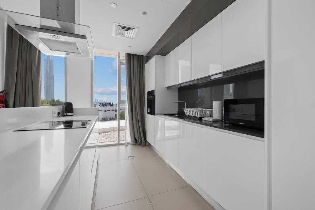 Bluewater's Bay 2br-maid -fantastic Sea View -spacious Layout Apartment