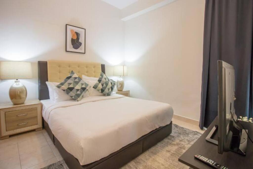 Apartment Marina View - 3 Mins To Tram! *
