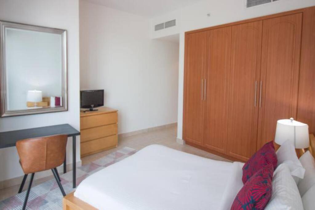 Marina View - 3 Mins To Tram! Apartment Dubai
