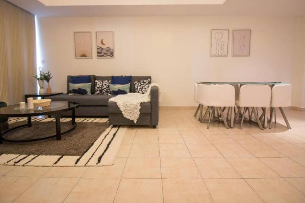 Marina View - 3 Mins To Tram! Apartment