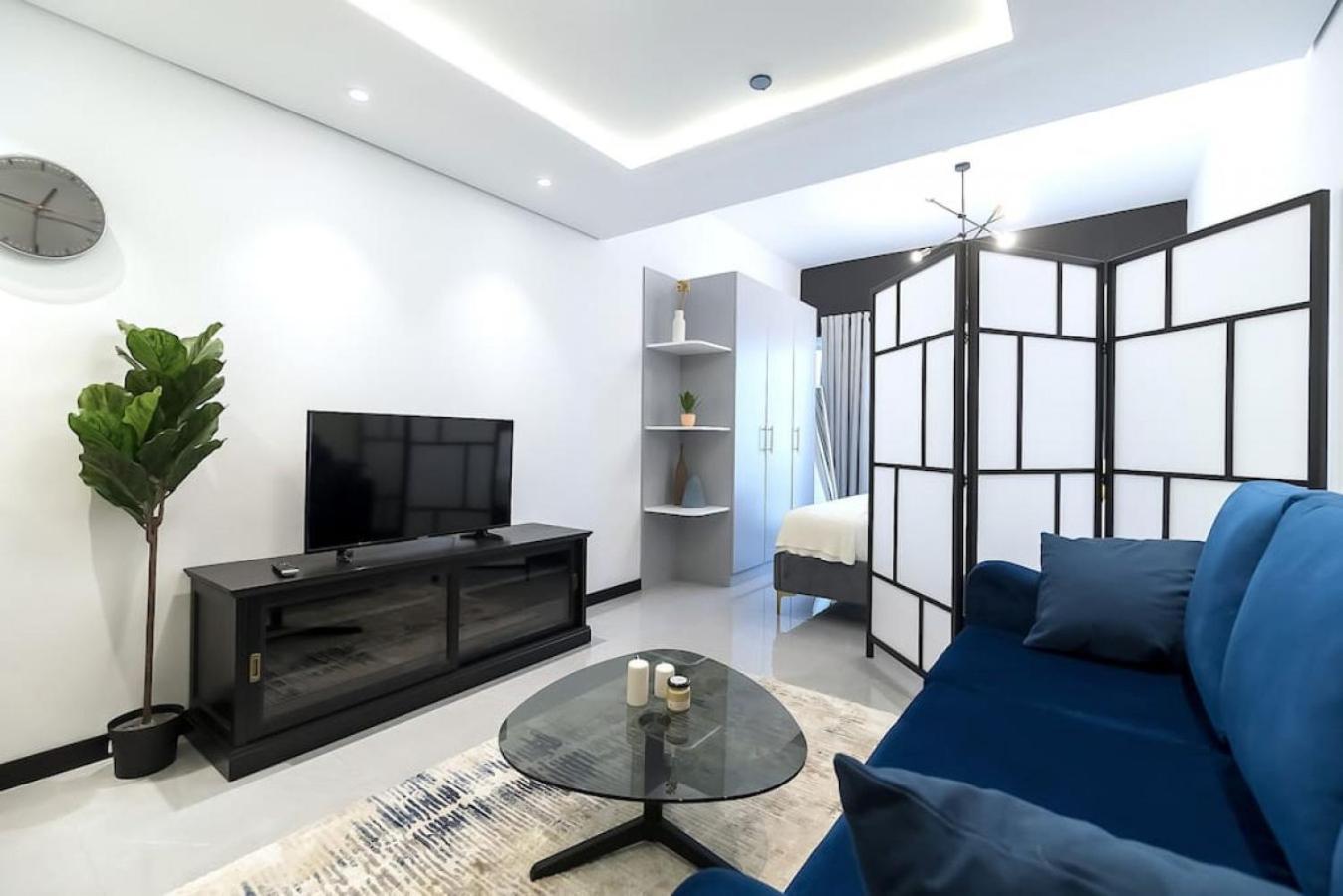 Offer! Classy And Bright - - Jlt