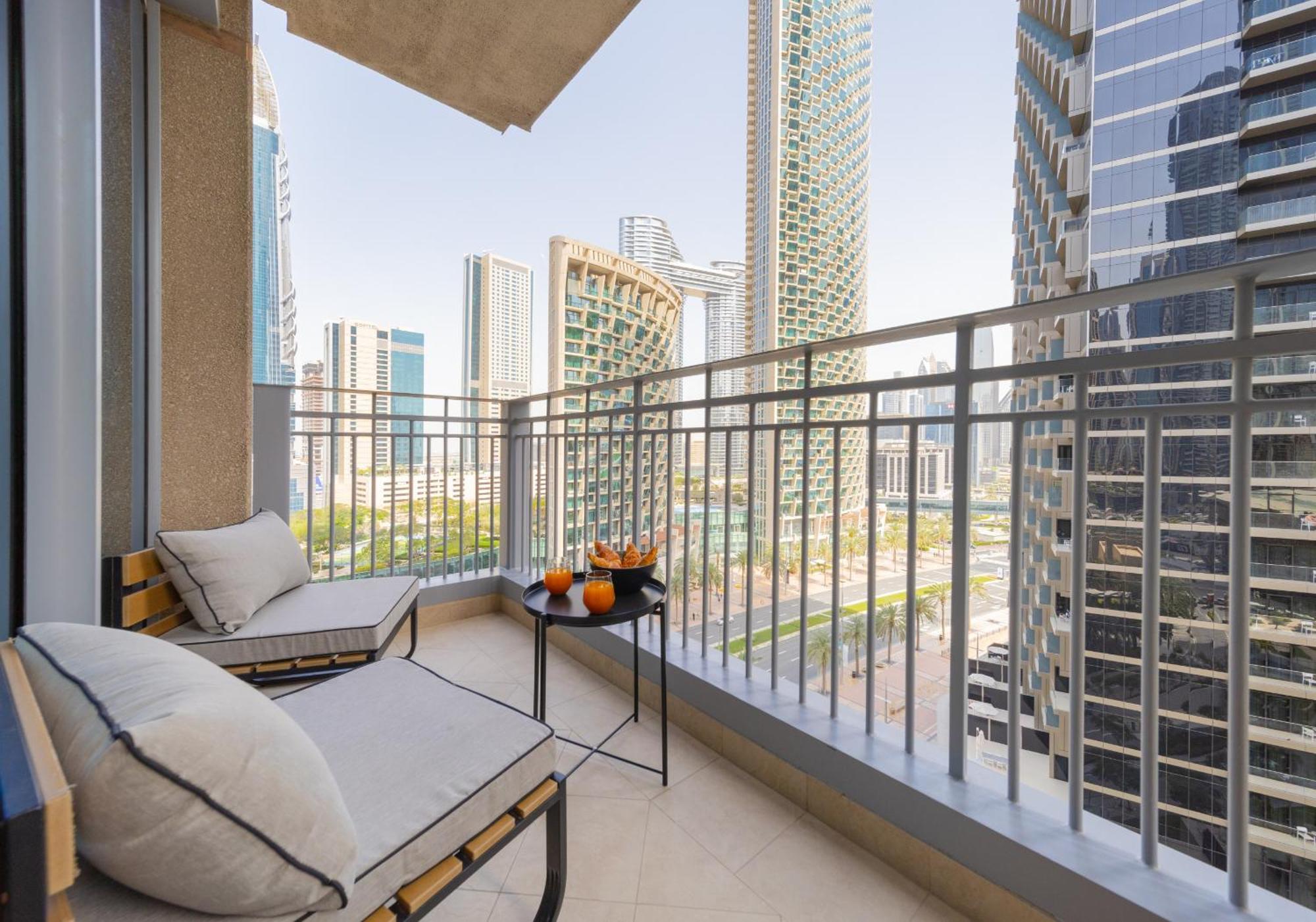 Eden's Homes & - Standpoint Residences * Dubai