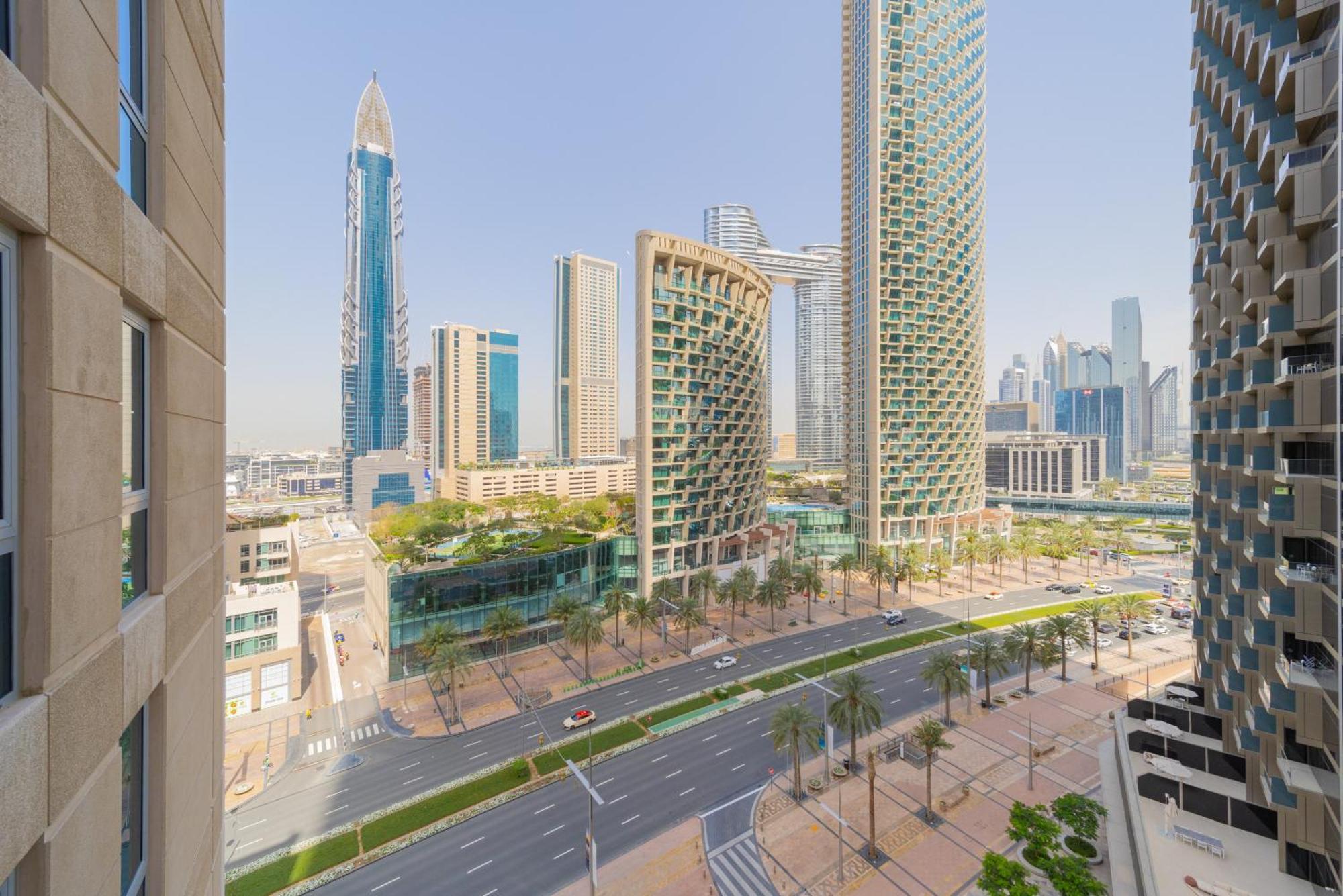 Eden's Homes & - Standpoint Residences Apartment