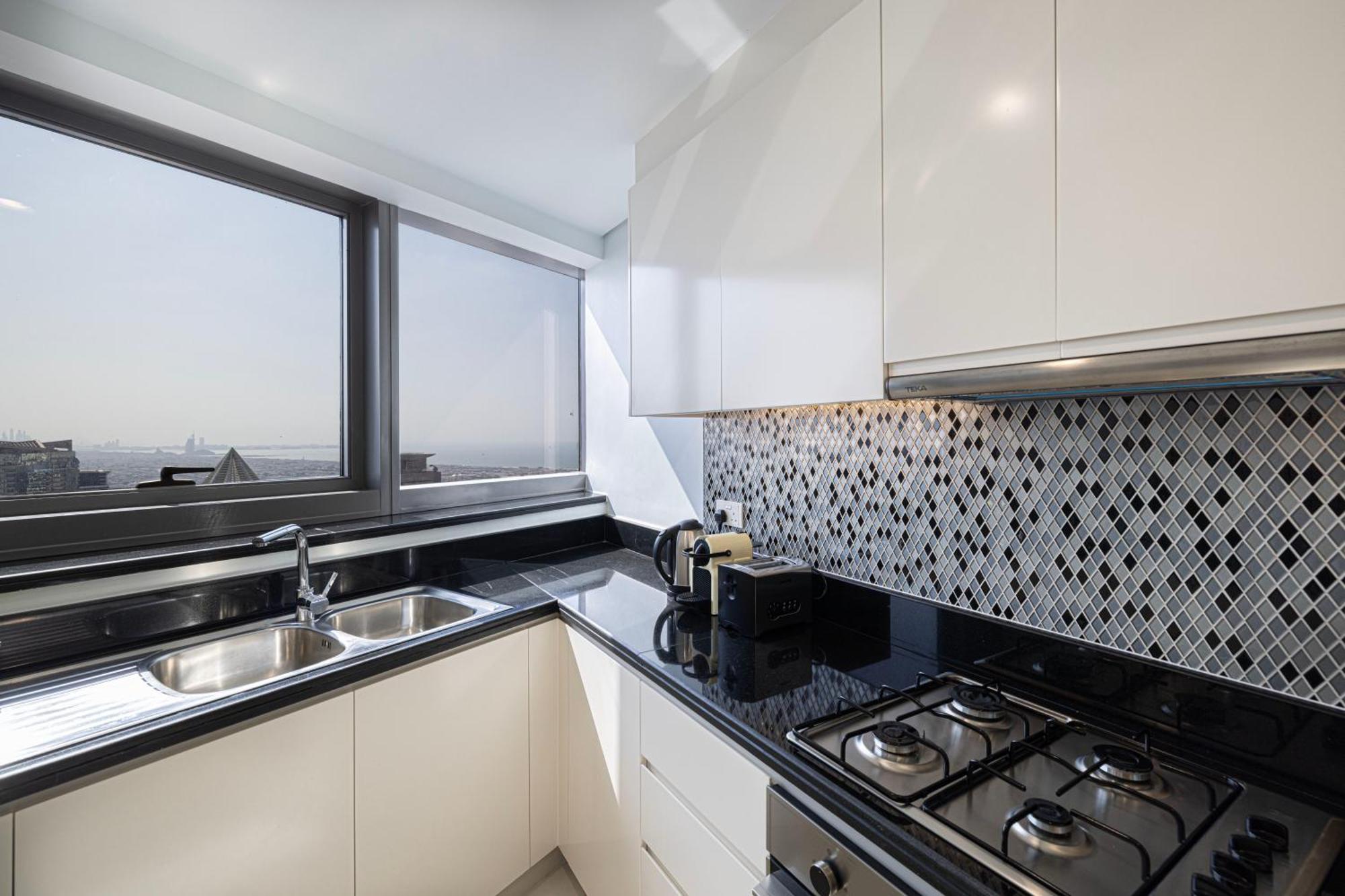 Burj View 64th Floor Infinity Pool - Corner Unit Apartment