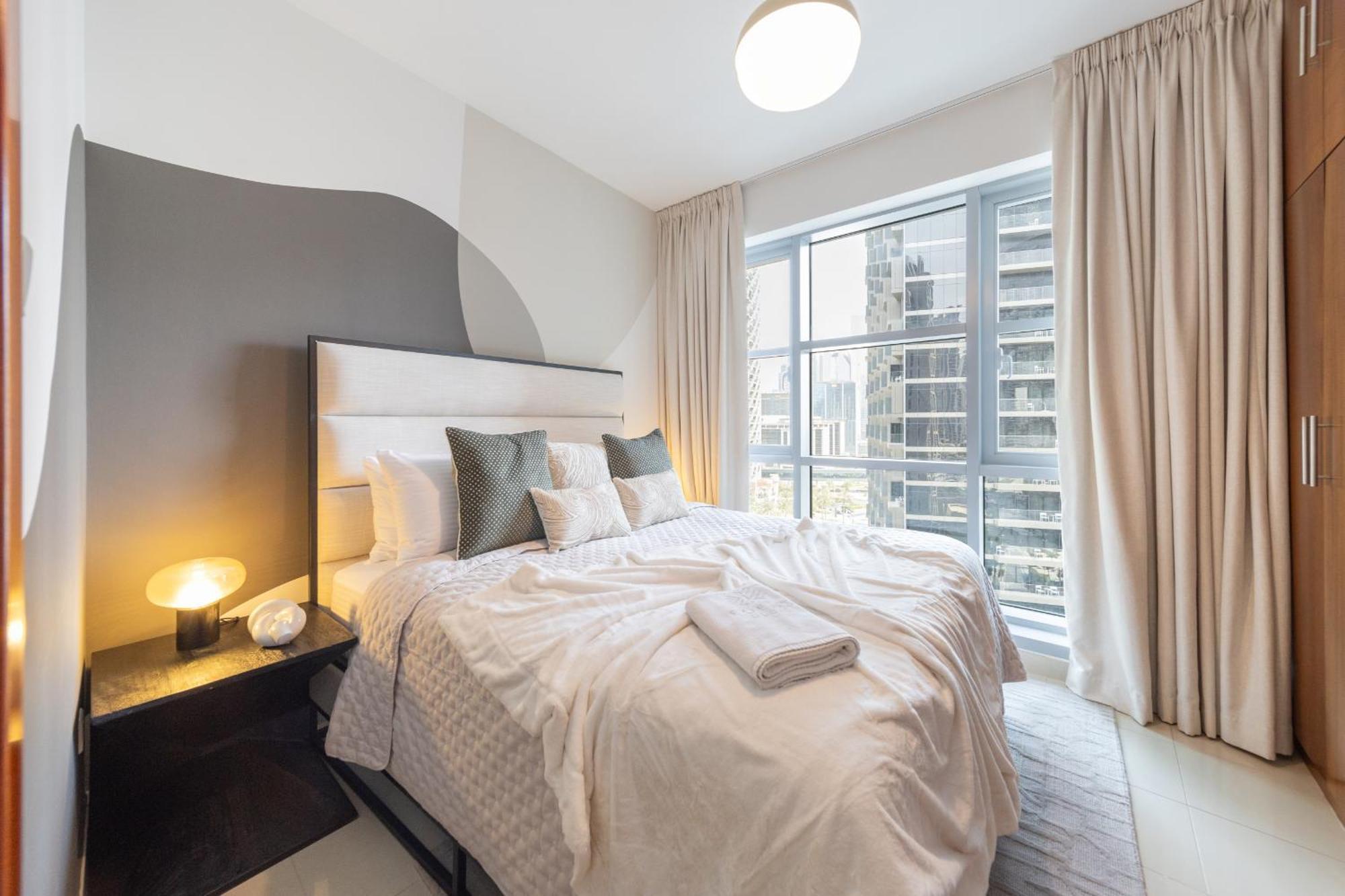 Eden's Homes & - Standpoint Residences Dubai