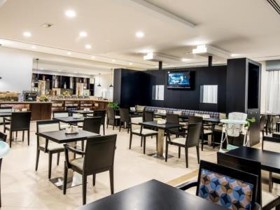 Holiday Express Dubai, Jumeirah By Ihg 3*