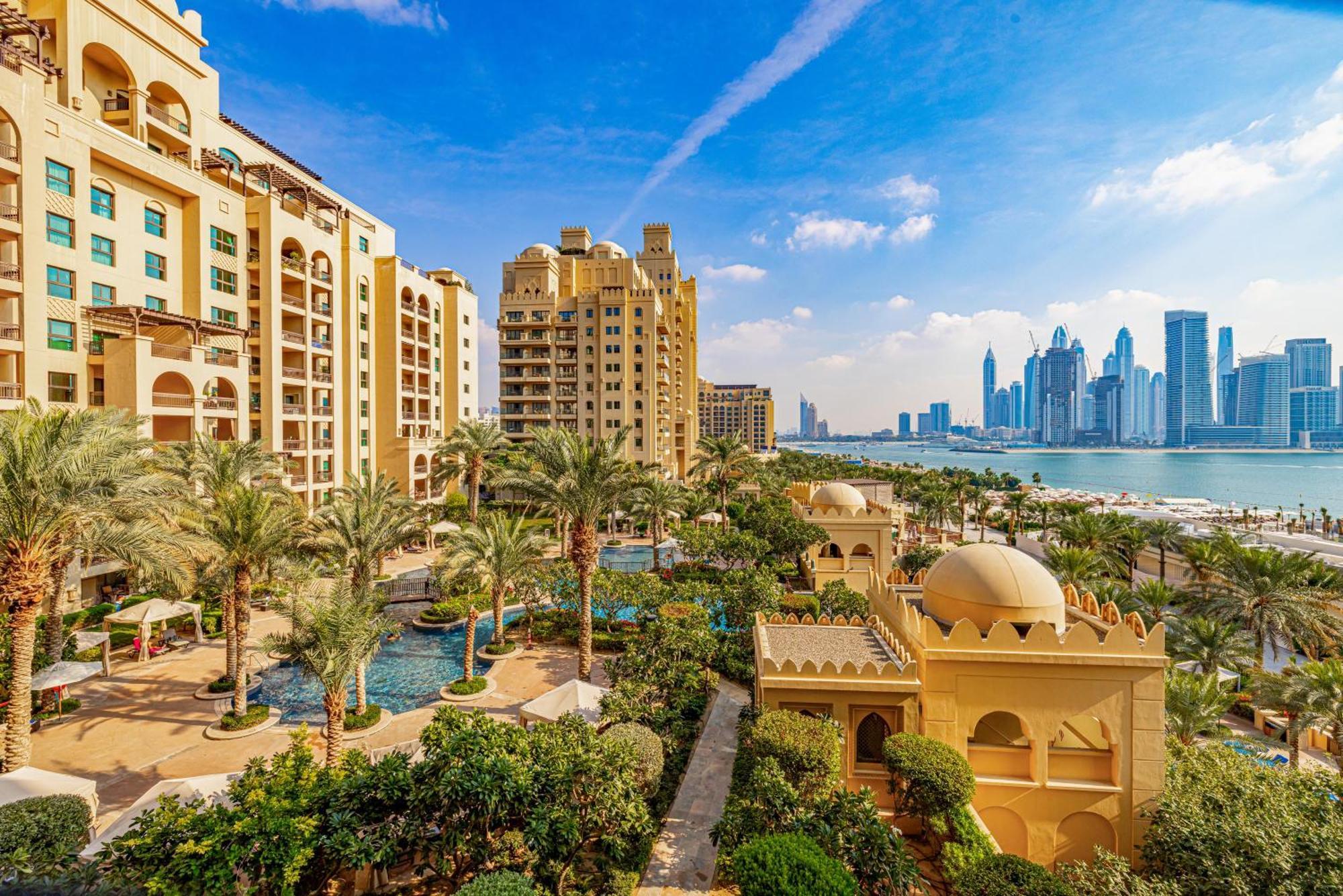 Fairmont North 2br Balcony Sea View Dubai