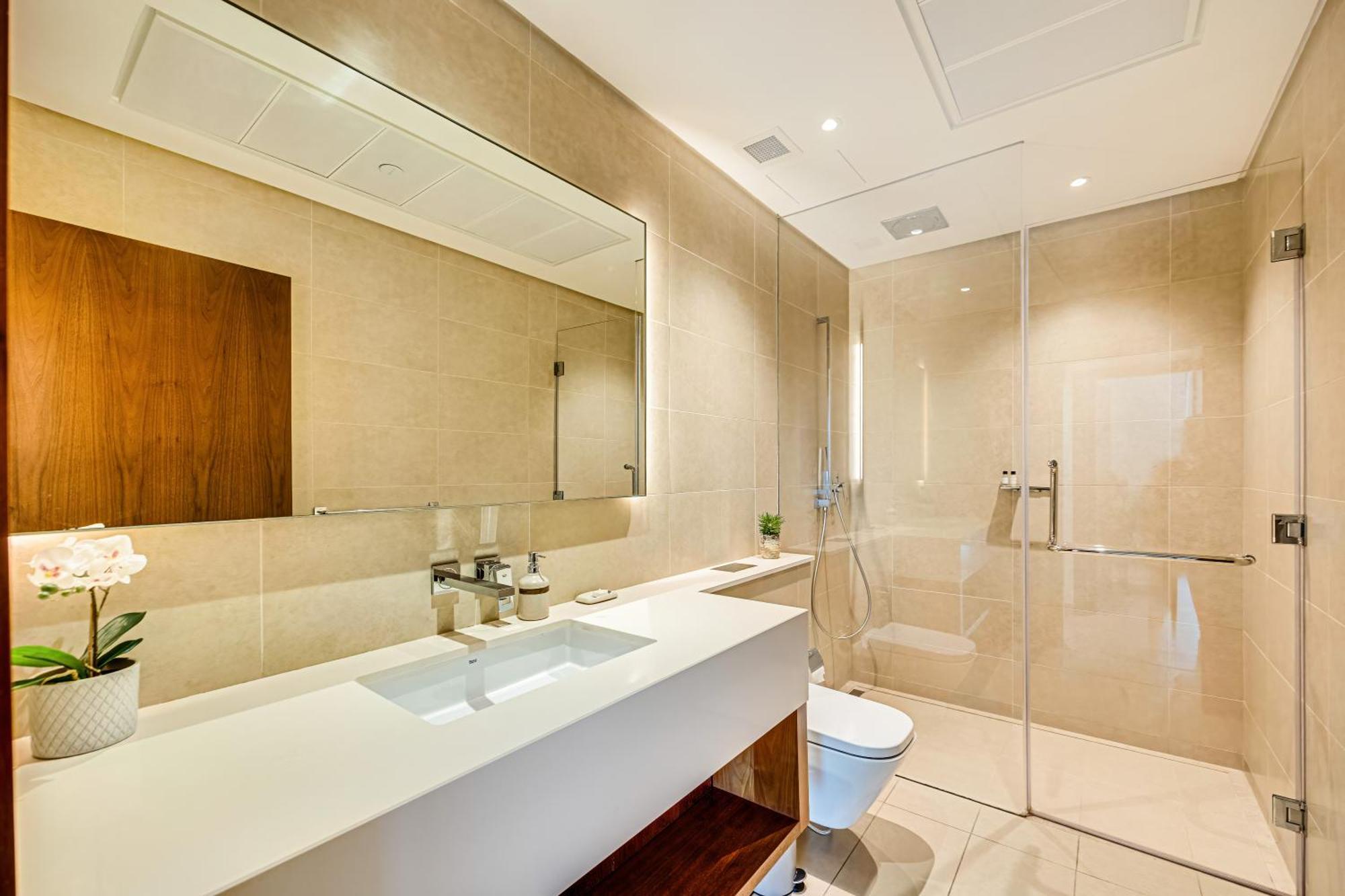 Apartment Panoramic Canal Views From Brand New Dubai