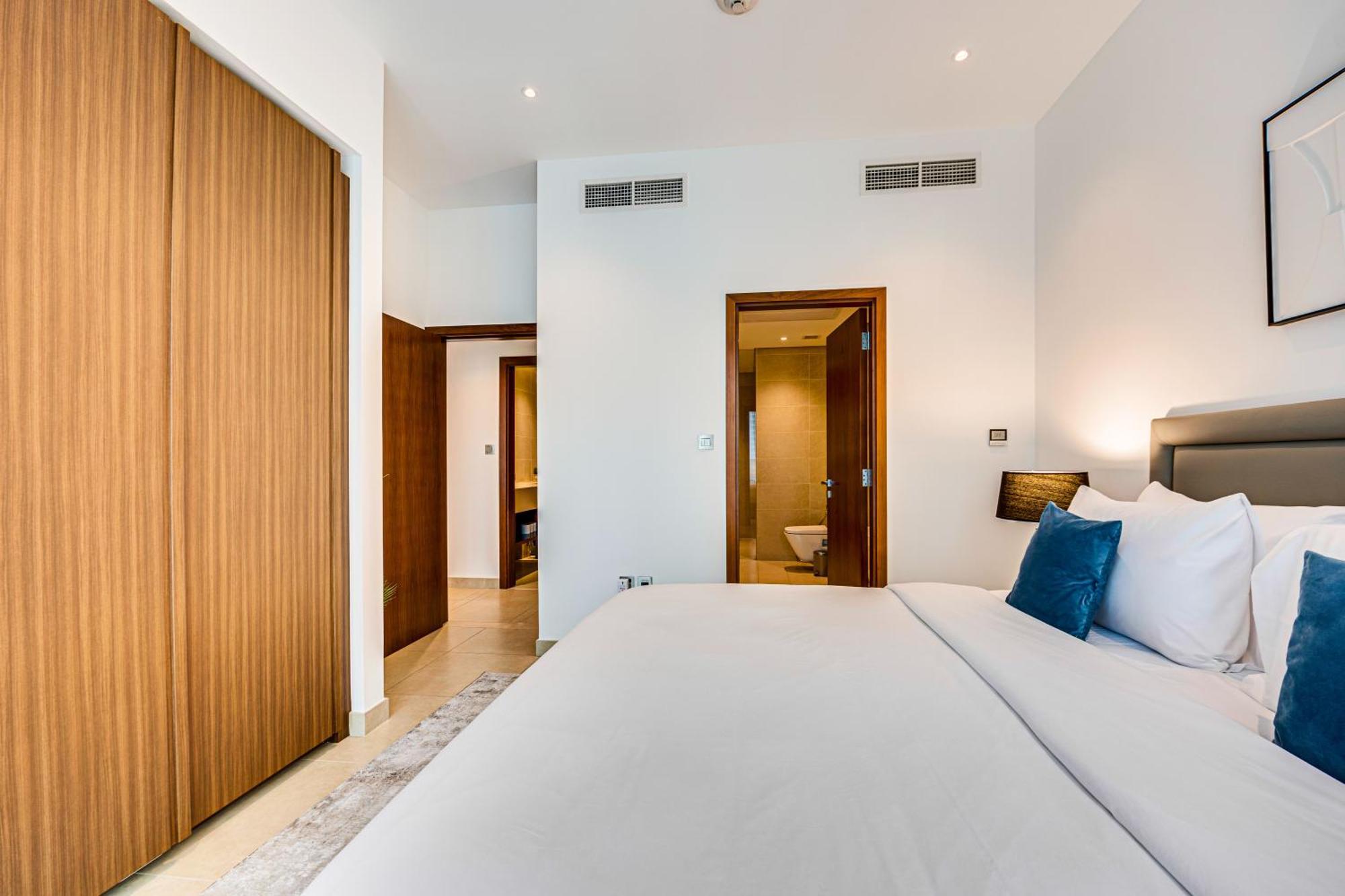 Panoramic Canal Views From Brand New Dubai