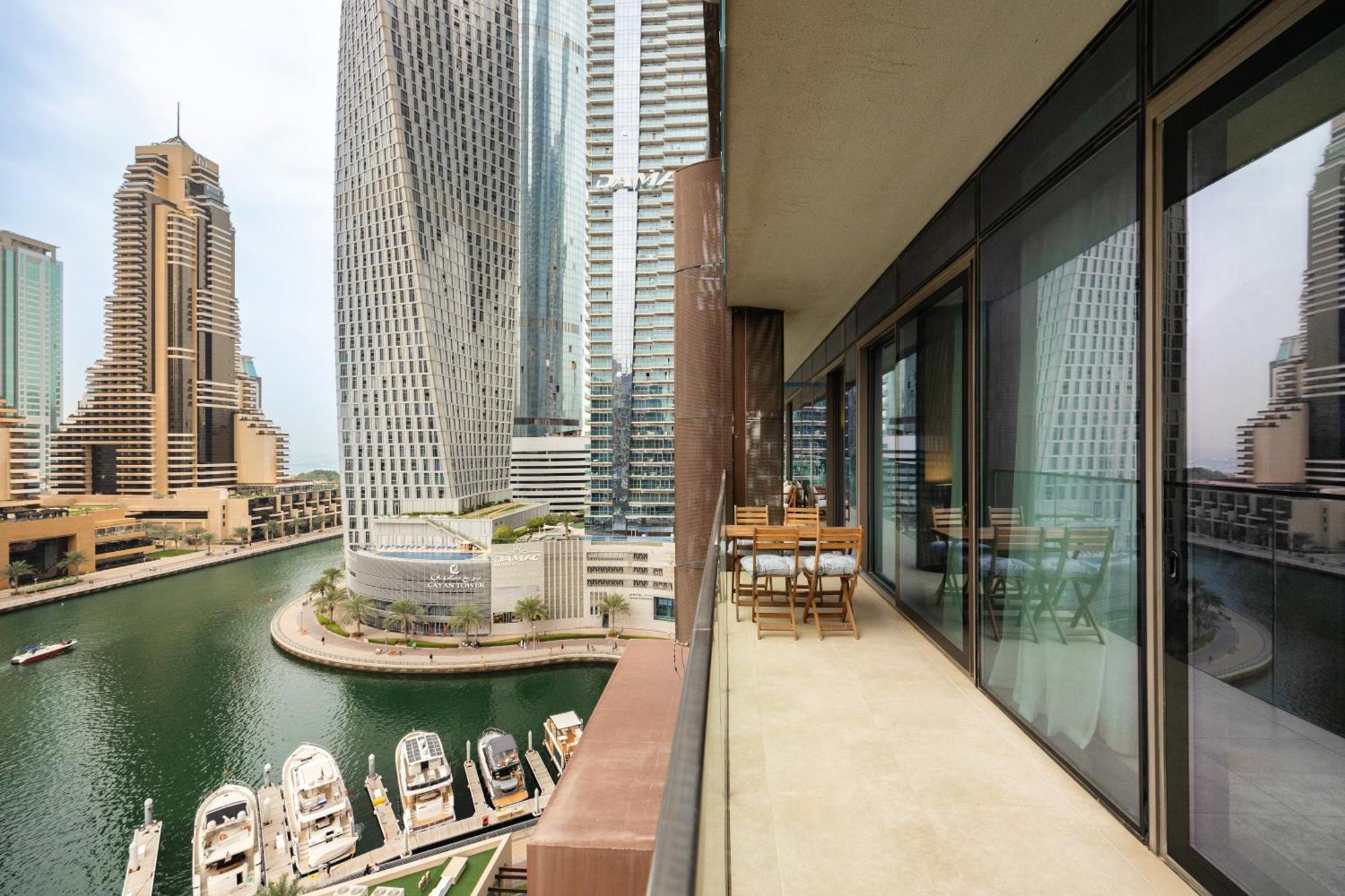 Apartment Panoramic Canal Views From Brand New Dubai