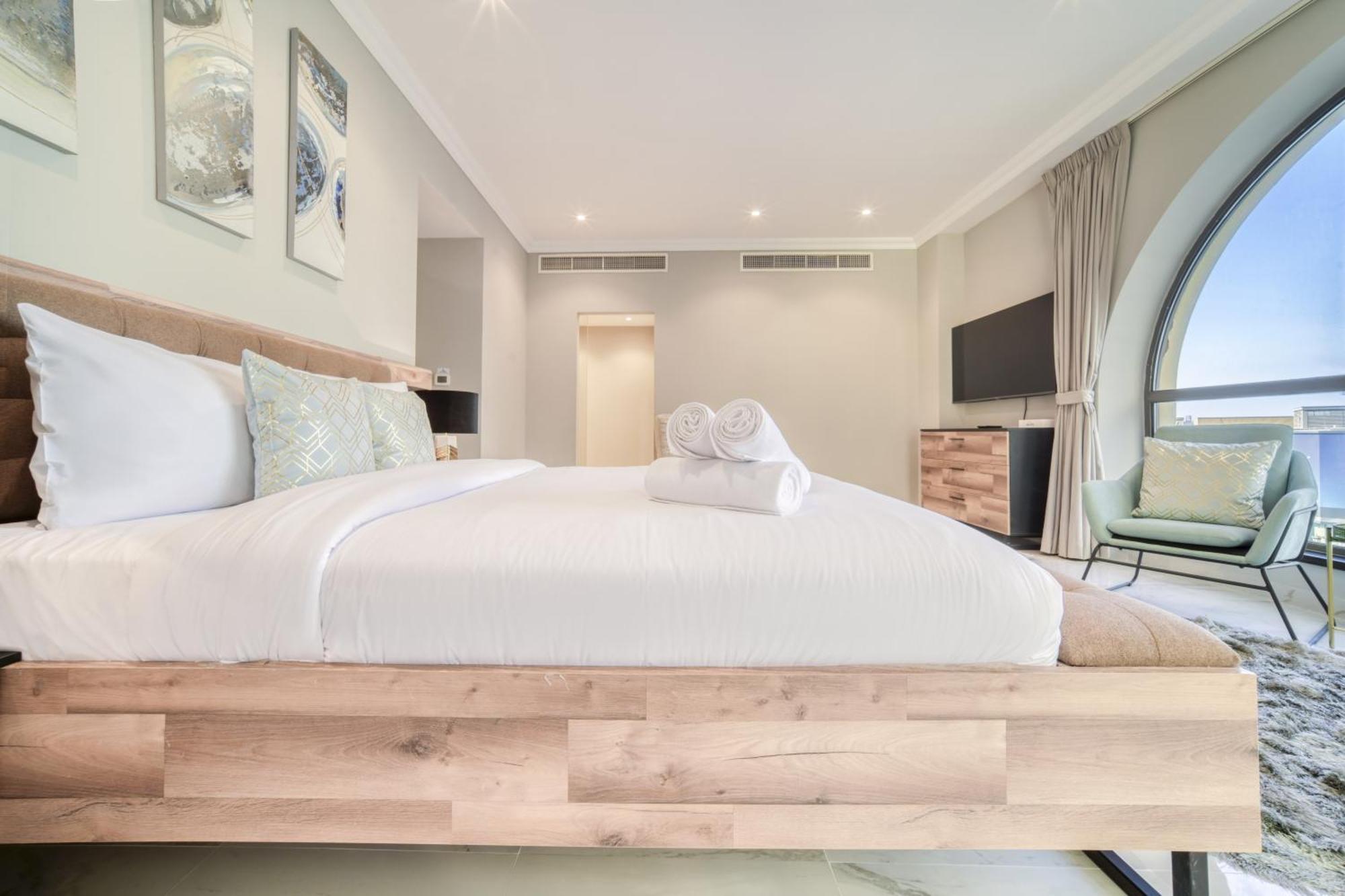 Luxurious 4 Bedroom Duplex With Terrace & Sea View