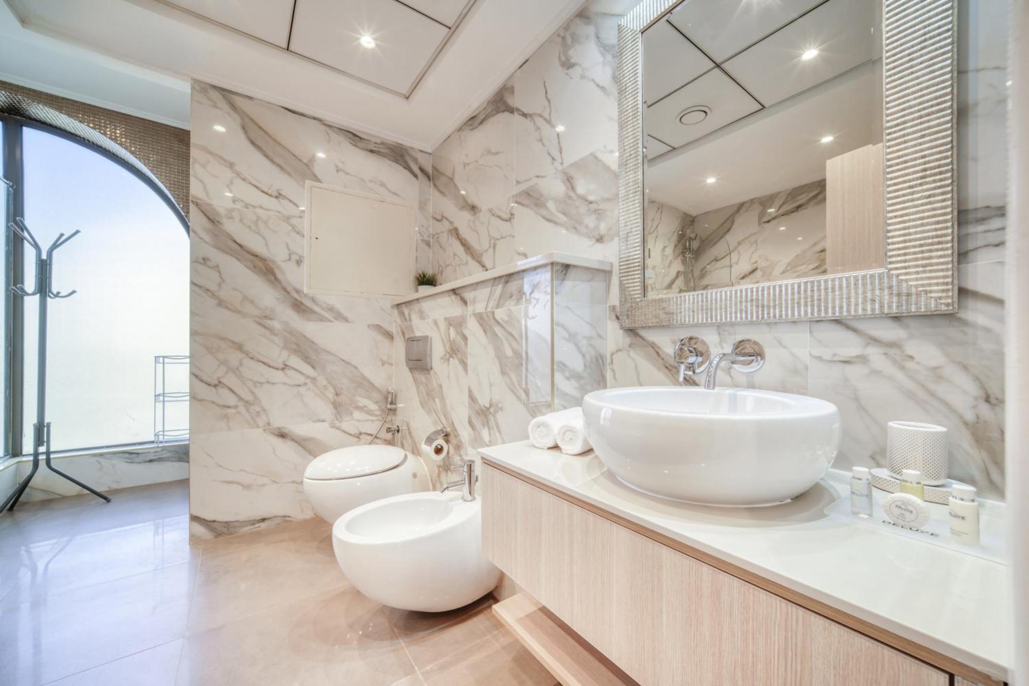 Luxurious 4 Bedroom Duplex With Terrace & Sea View Apartment *