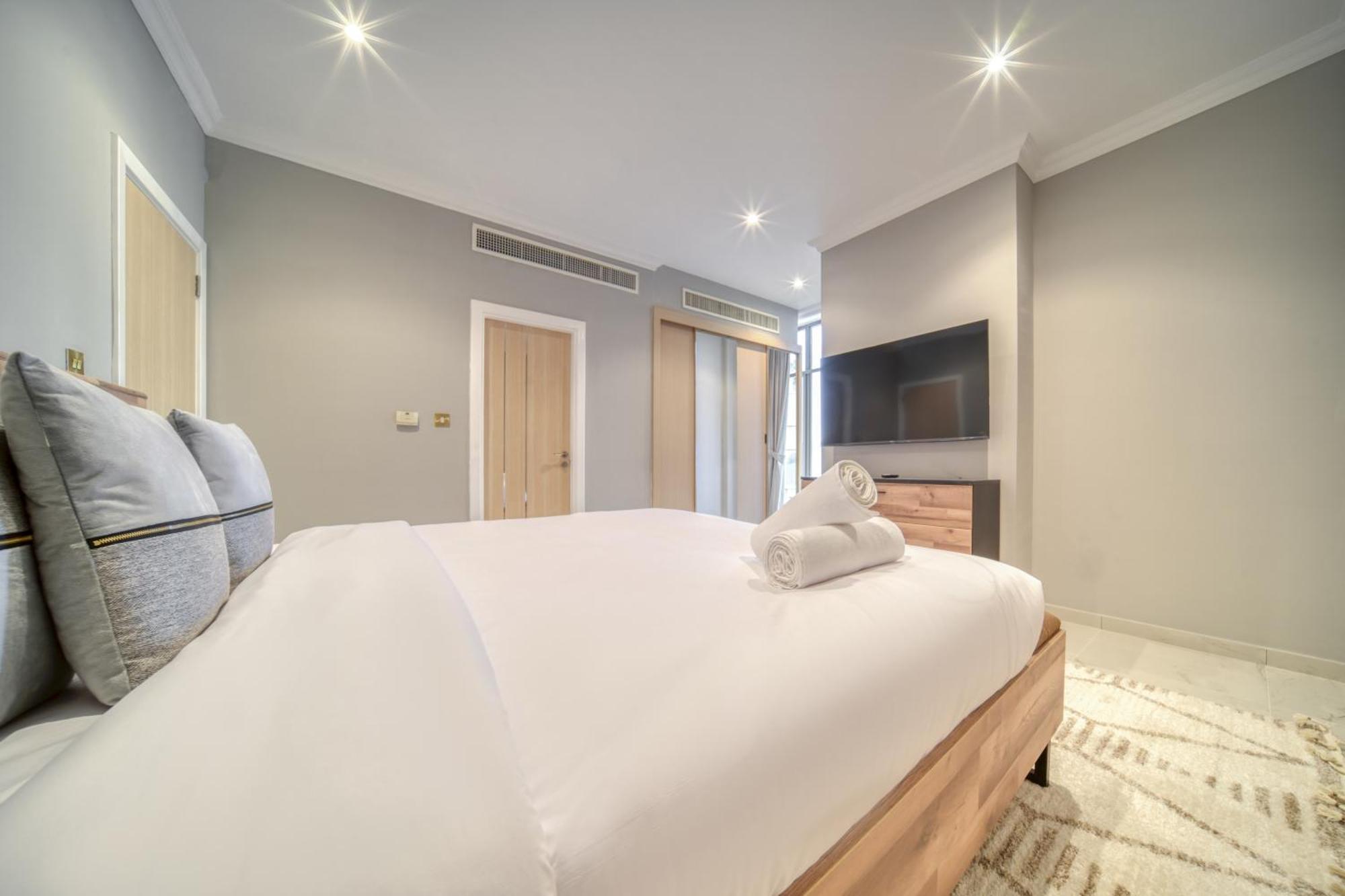 Apartment Luxurious 4 Bedroom Duplex With Terrace & Sea View Dubai
