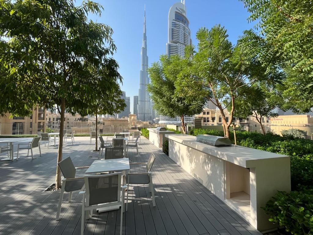 Direct Burj Khalifa Views / 5 Min Walk From Mall / Designer Choice / 6 People / New Building / Balcony * Dubai
