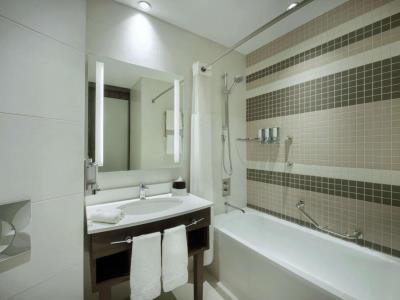 Hotel Hampton By Hilton Airport 3*