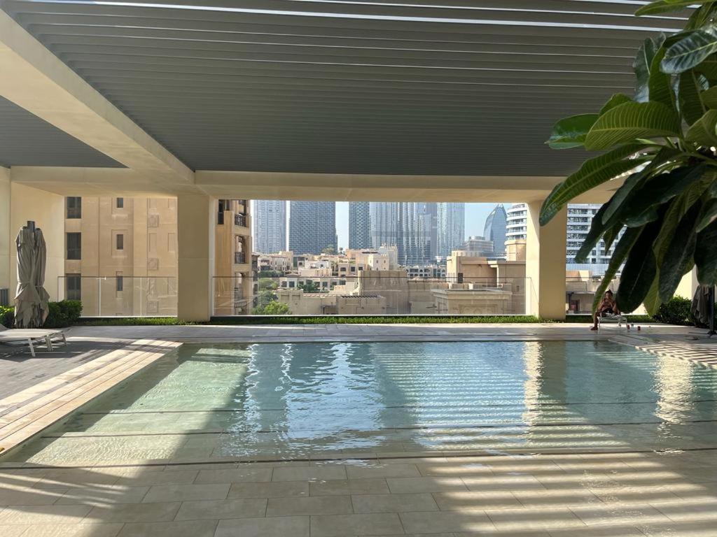 Direct Burj Khalifa Views / 5 Min Walk From Mall / Designer Choice / 6 People / New Building / Balcony * Dubai