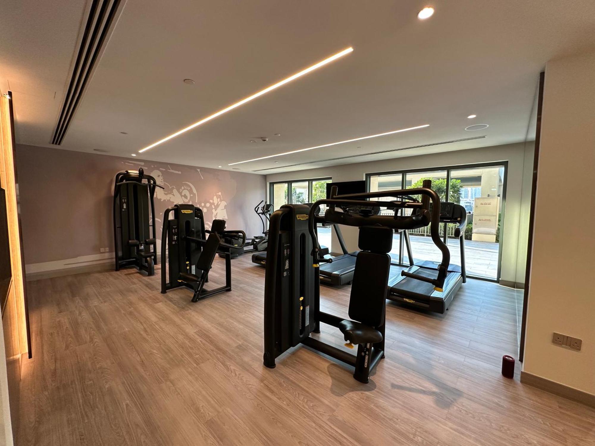 Direct Burj Khalifa Views / 5 Min Walk From Mall / Designer Choice / 6 People / New Building / Balcony Dubai