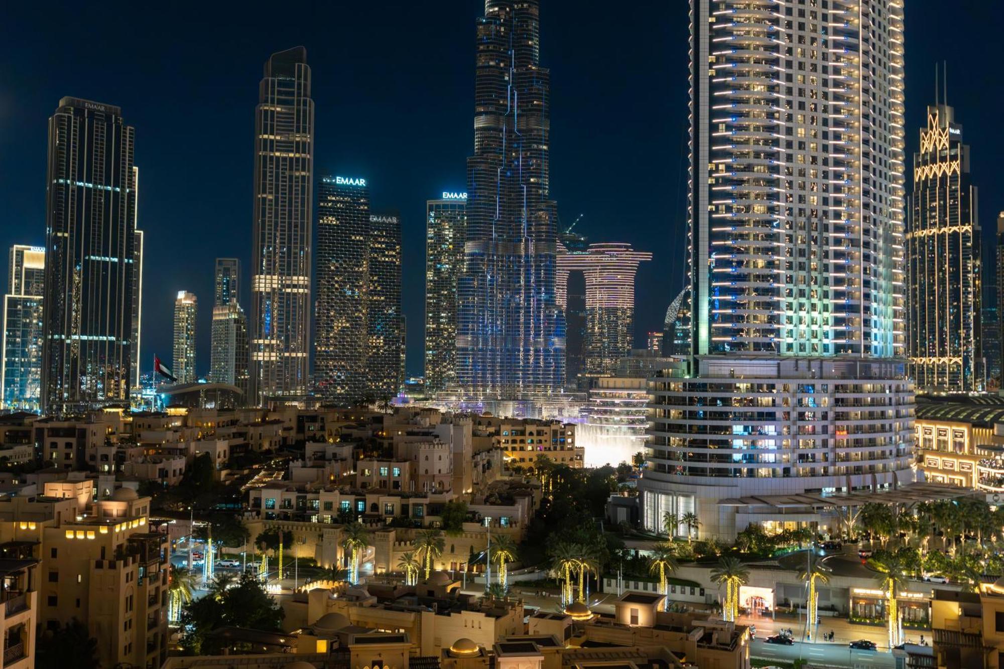 Direct Burj Khalifa Views / 5 Min Walk From Mall / Designer Choice / 6 People / New Building / Balcony Dubai
