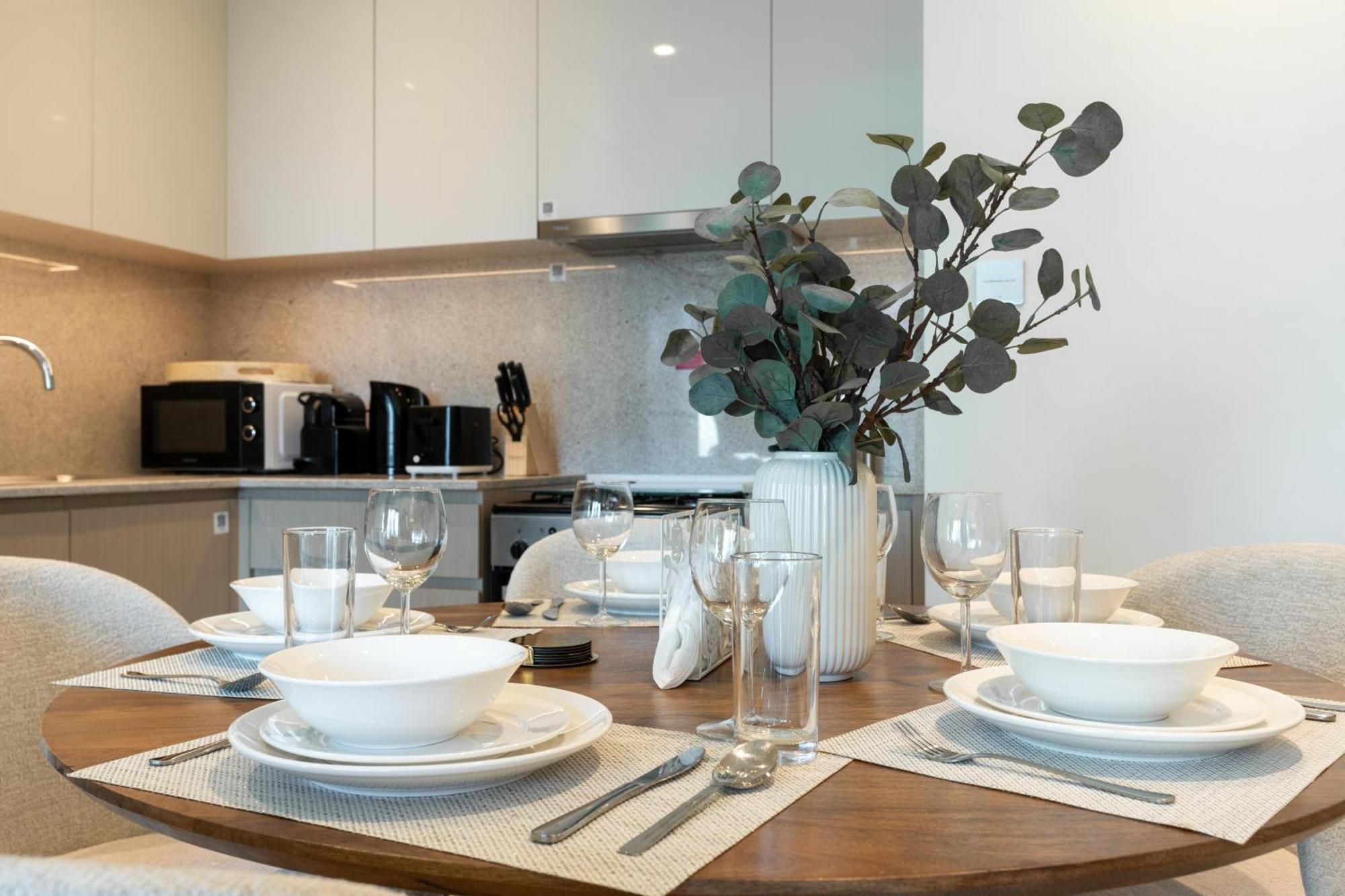 Direct Burj Khalifa Views / 5 Min Walk From Mall / Designer Choice / 6 People / New Building / Balcony Apartment *