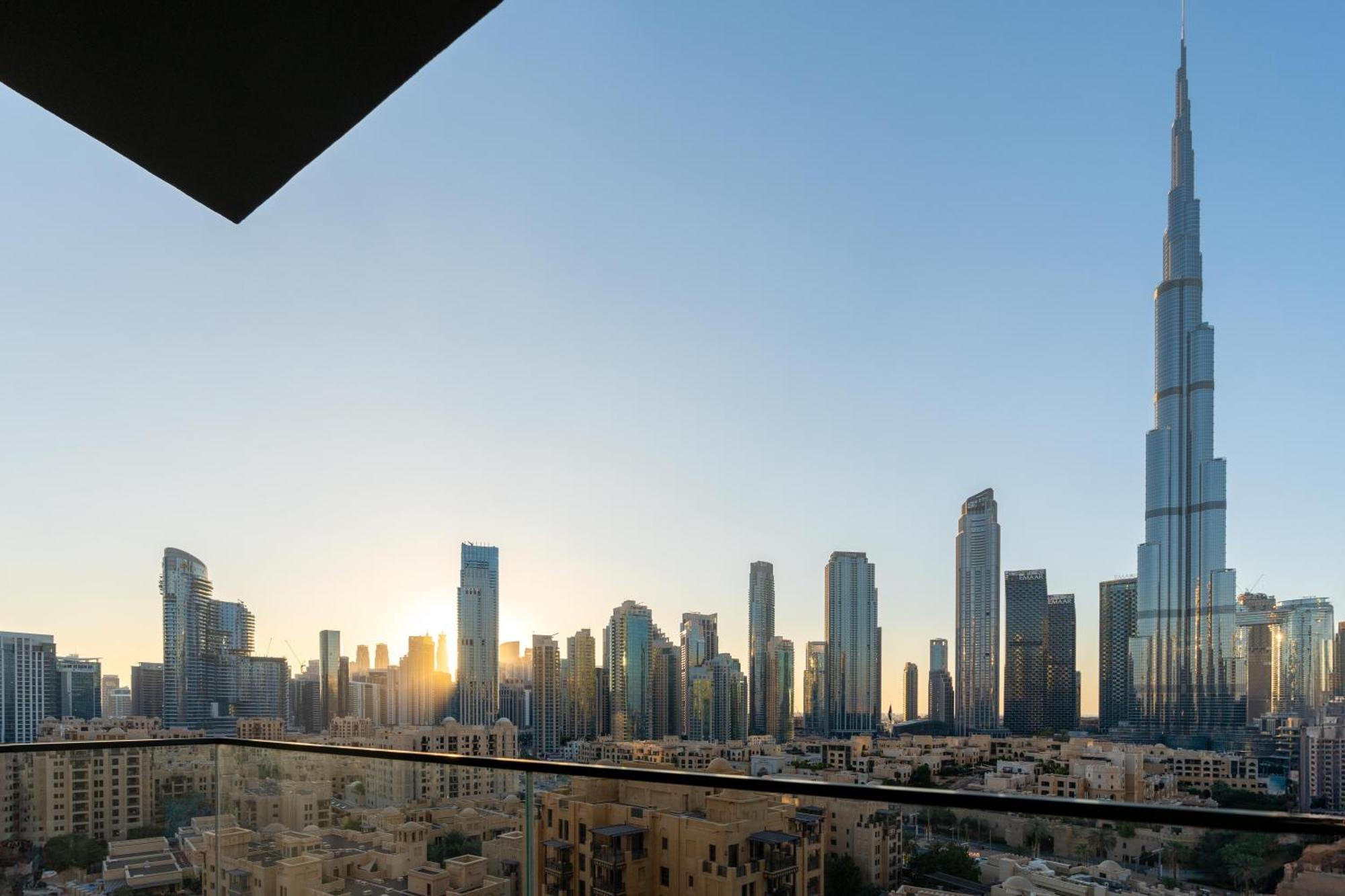 Apartment Direct Burj Khalifa Views / 5 Min Walk From Mall / Designer Choice / 6 People / New Building / Balcony Dubai