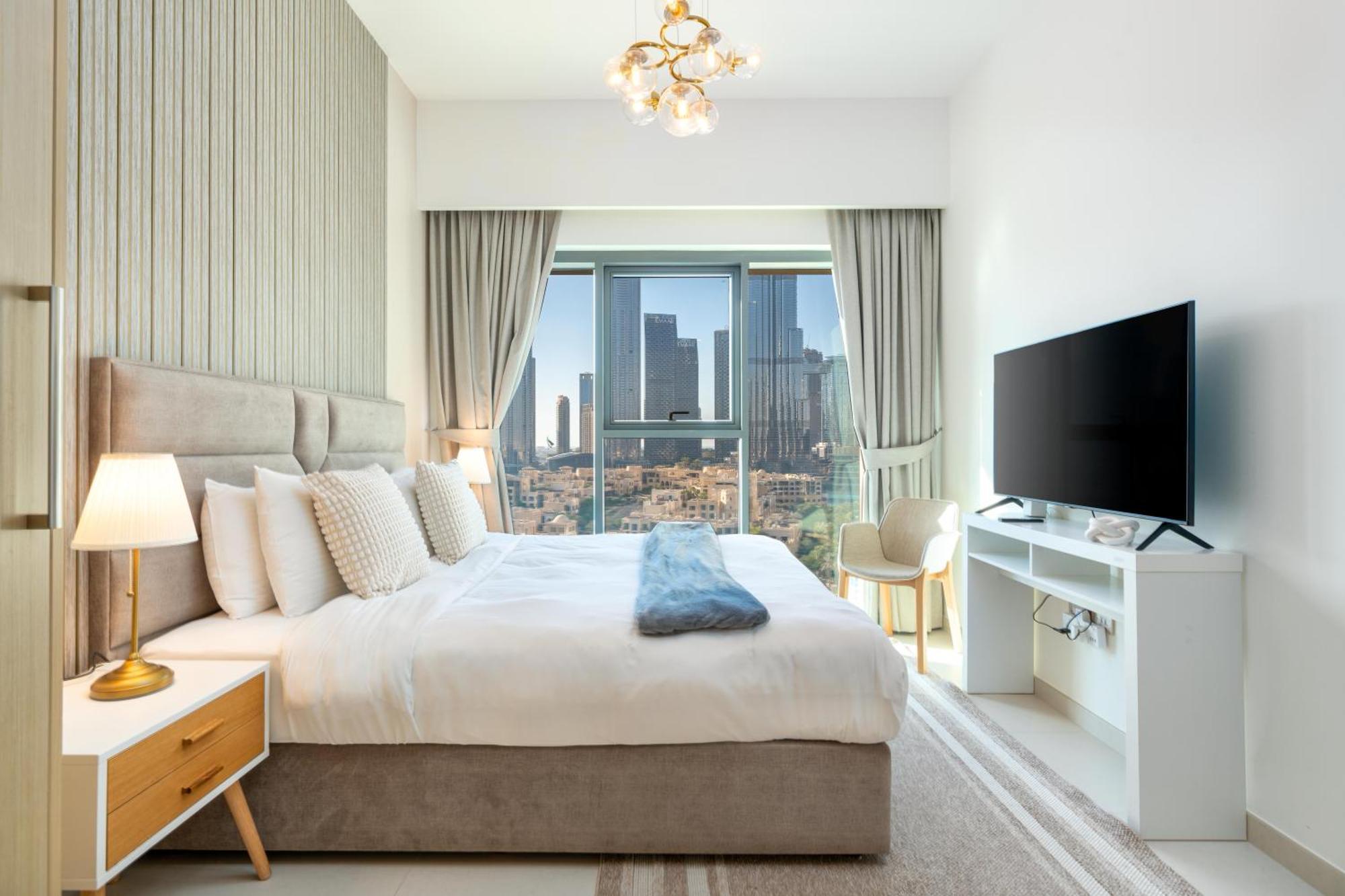 Apartment Direct Burj Khalifa Views / 5 Min Walk From Mall / Designer Choice / 6 People / New Building / Balcony *