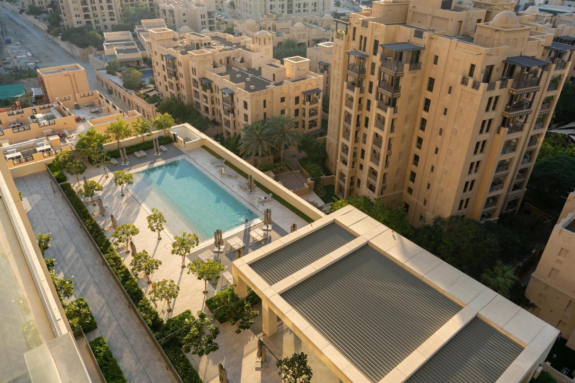Direct Burj Khalifa Views / 5 Min Walk From Mall / Designer Choice / 6 People / New Building / Balcony